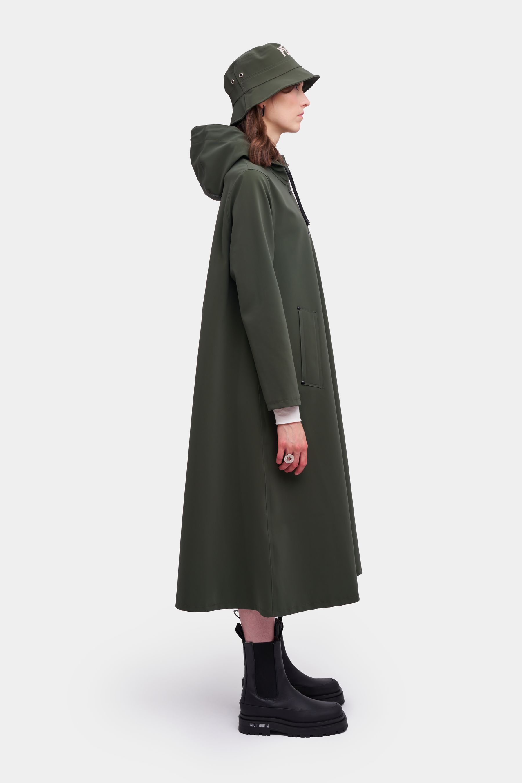 stutterheim mosebacke long matte raincoat dark green women jackets raincoats