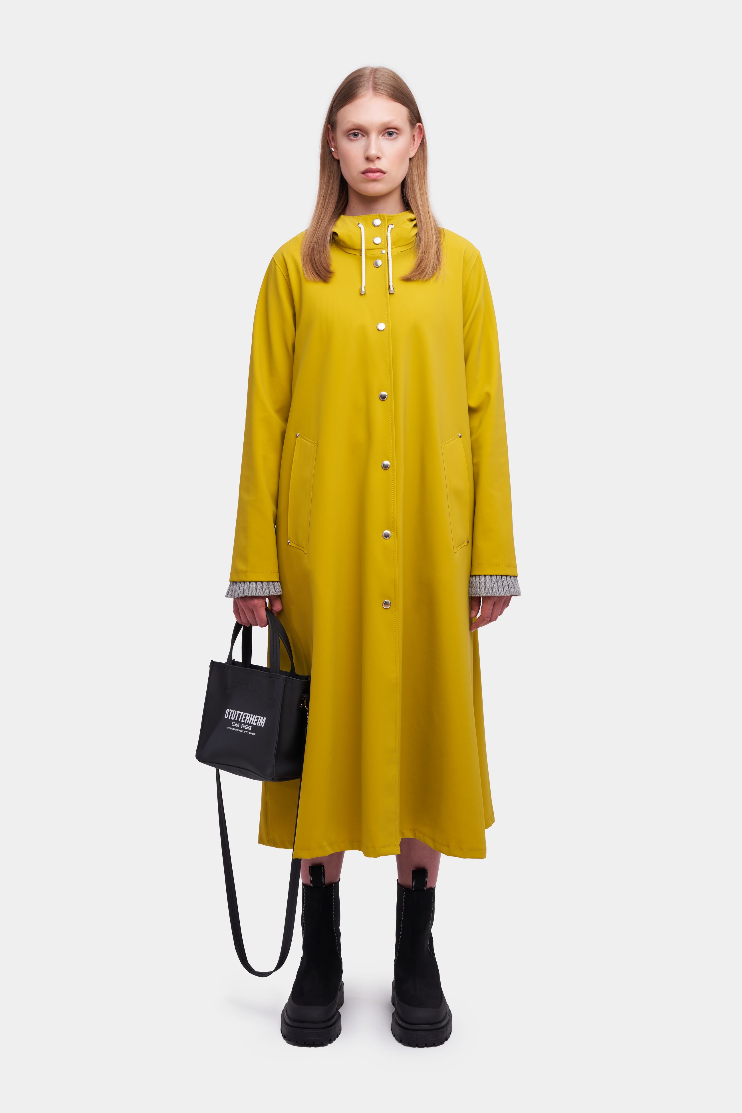 stutterheim mosebacke long matte raincoat gold women jackets raincoats