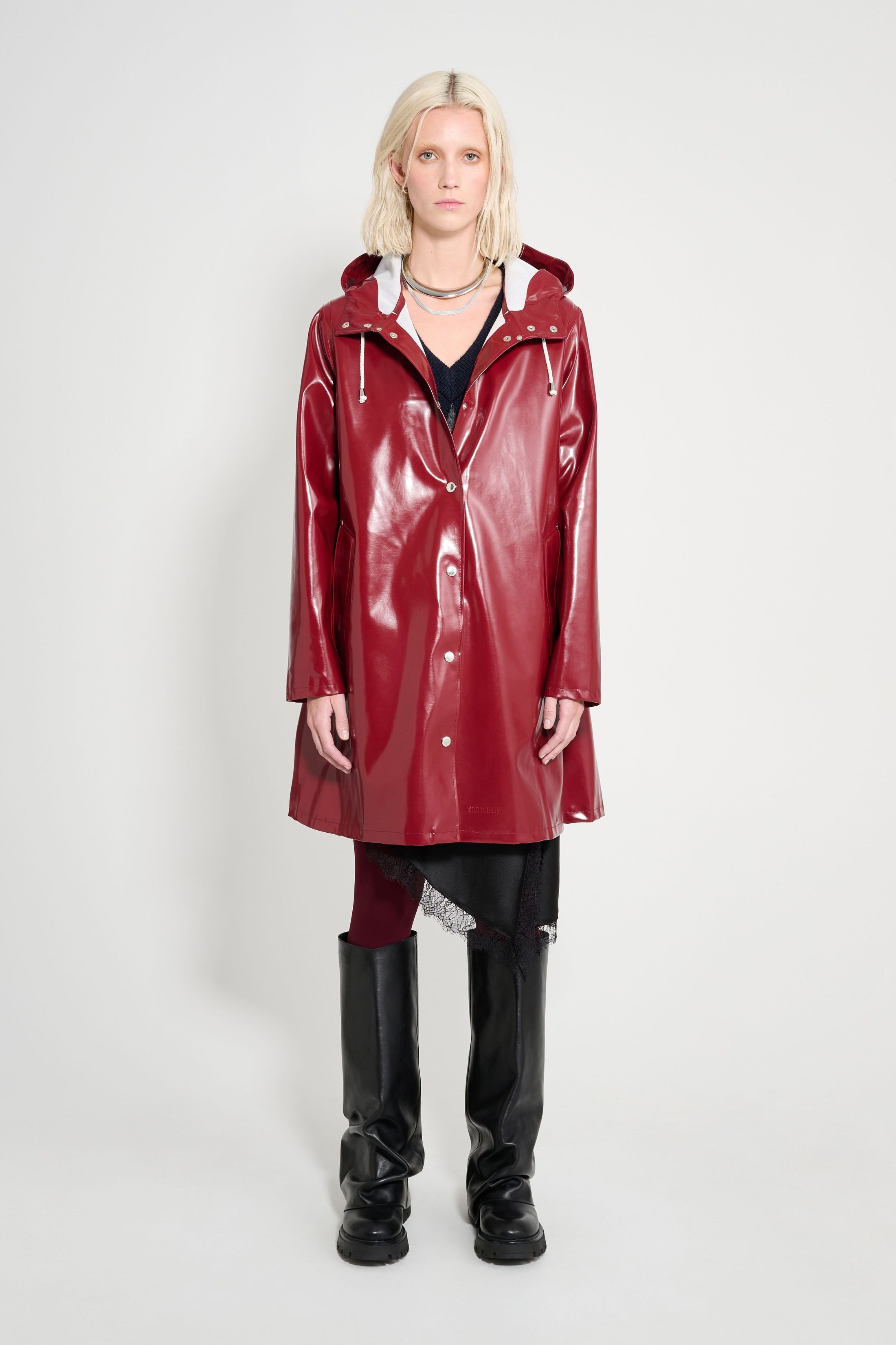 stutterheim mosebacke opal raincoat burgundy women jackets raincoats