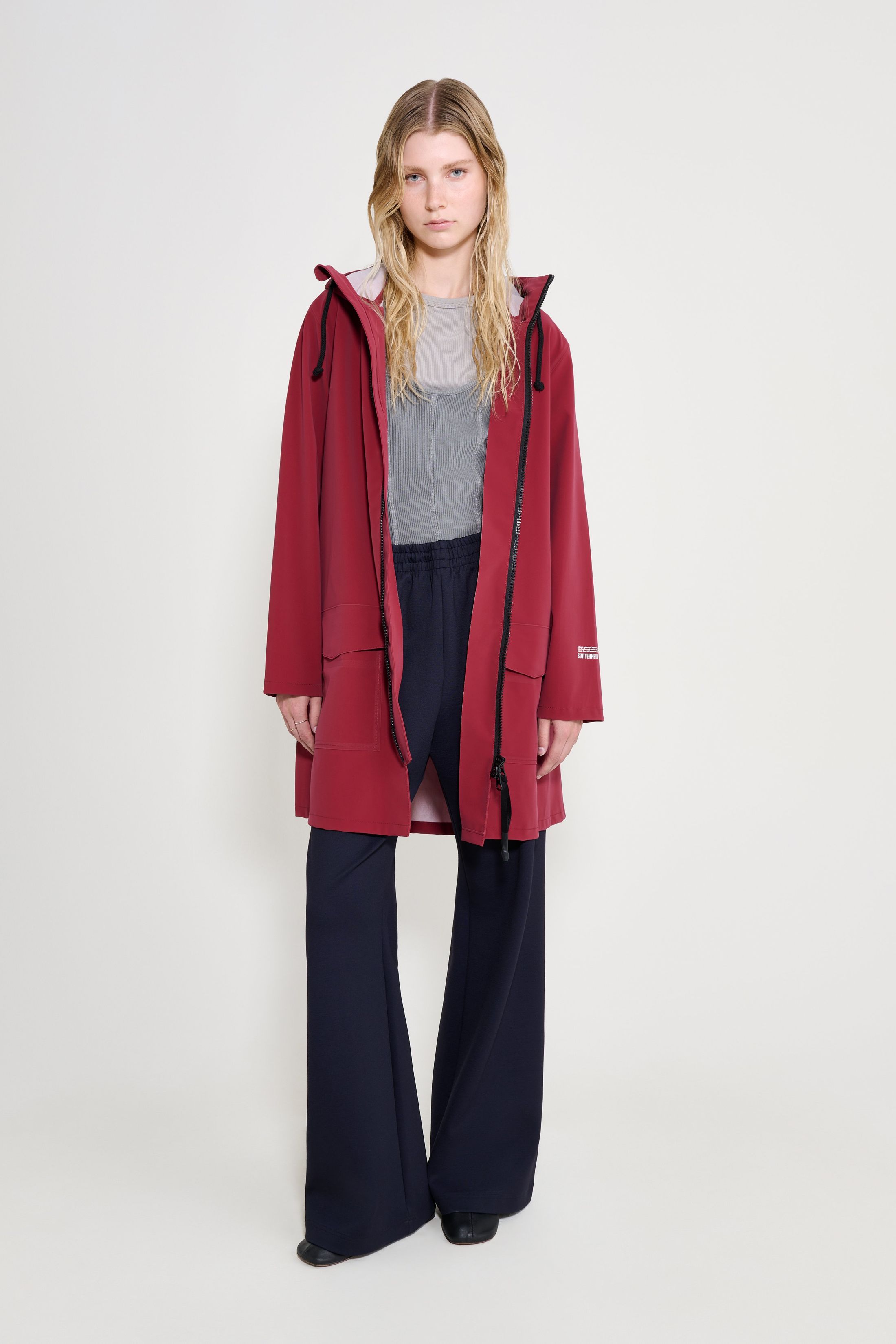 stutterheim mosebacke patch raincoat burgundy women jackets raincoats
