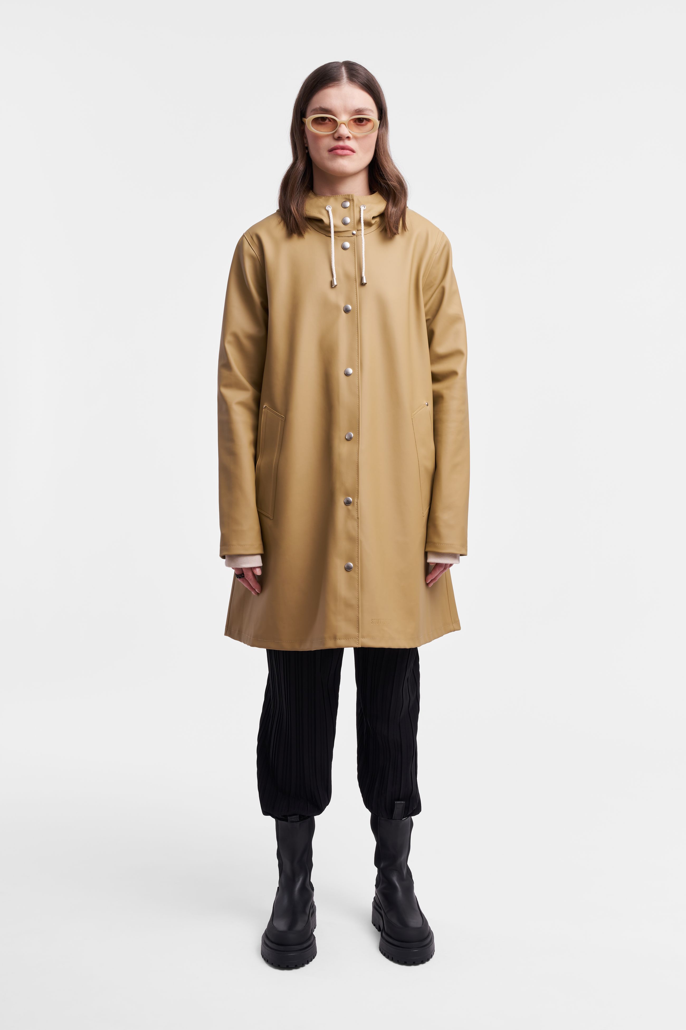 stutterheim mosebacke raincoat sand women jackets raincoats