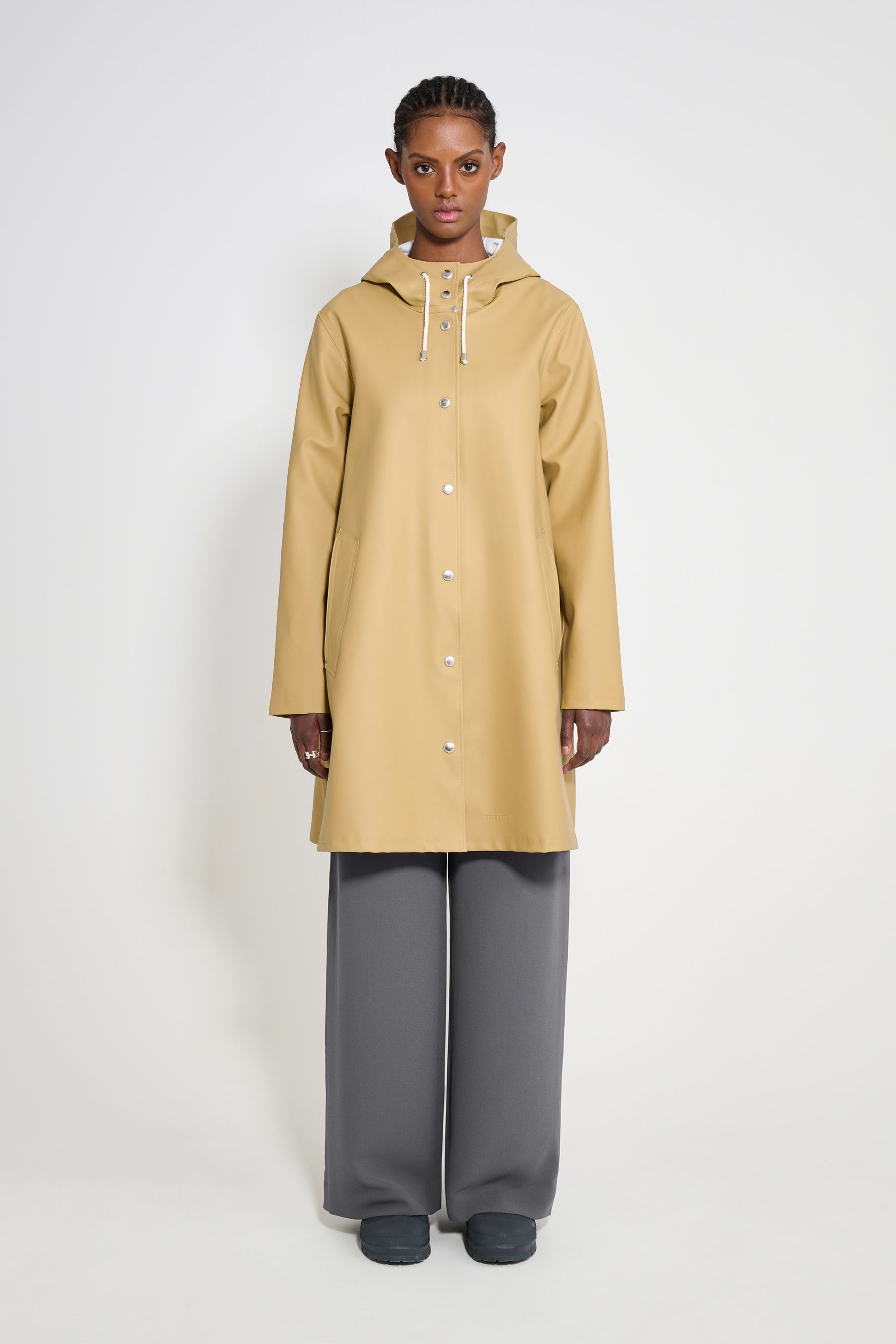 stutterheim mosebacke original a-line raincoat sand women jackets raincoats