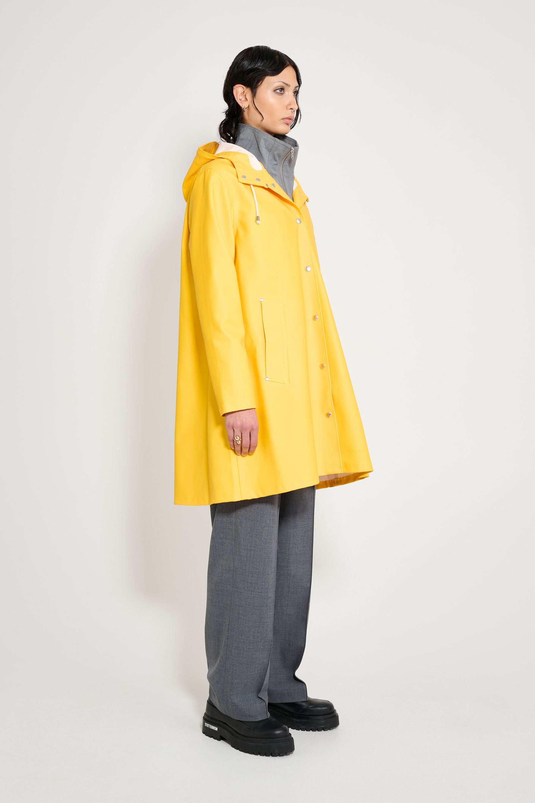 stutterheim mosebacke raincoat yellow women jackets