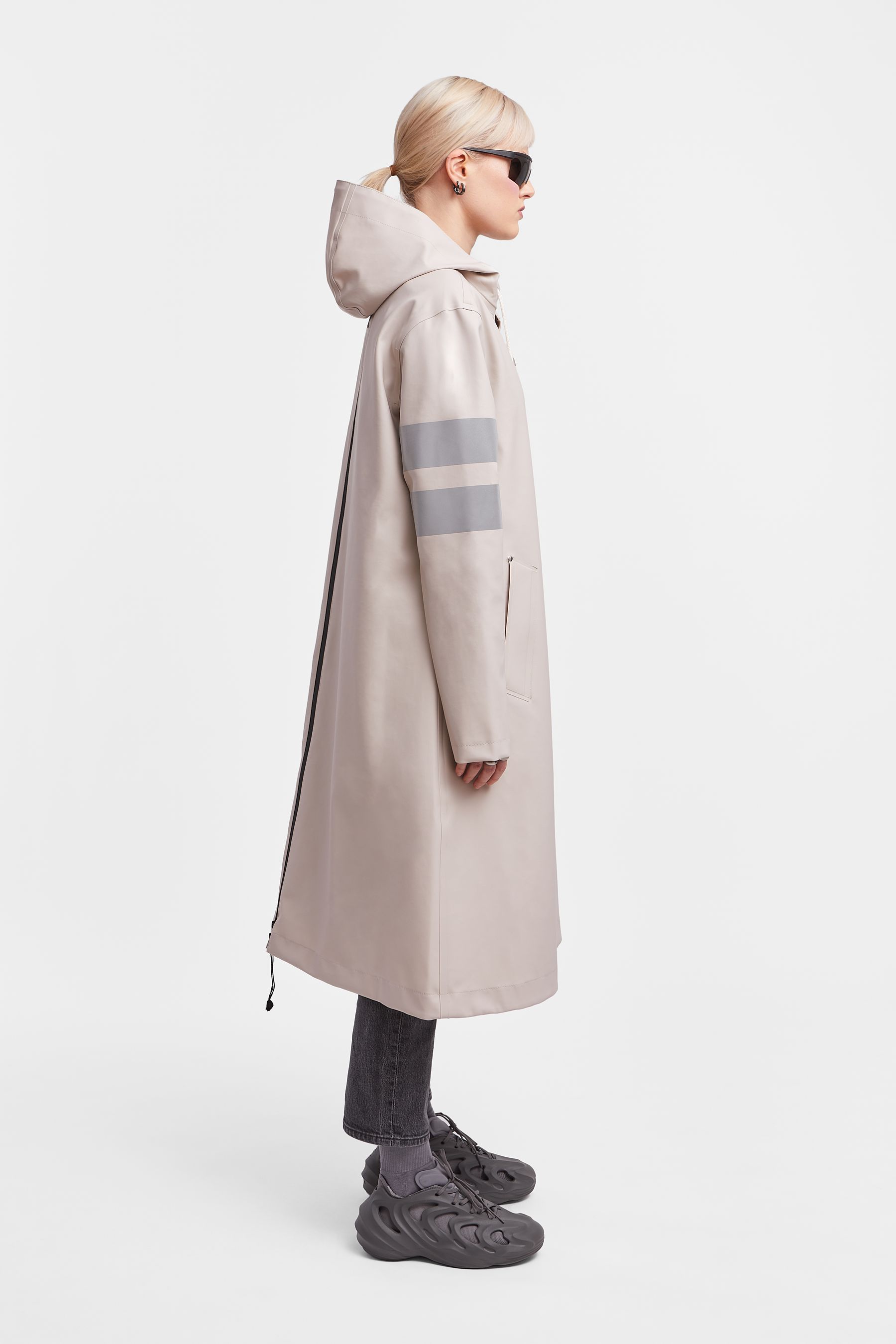 stutterheim norrbro bike raincoat light sand women jackets raincoats