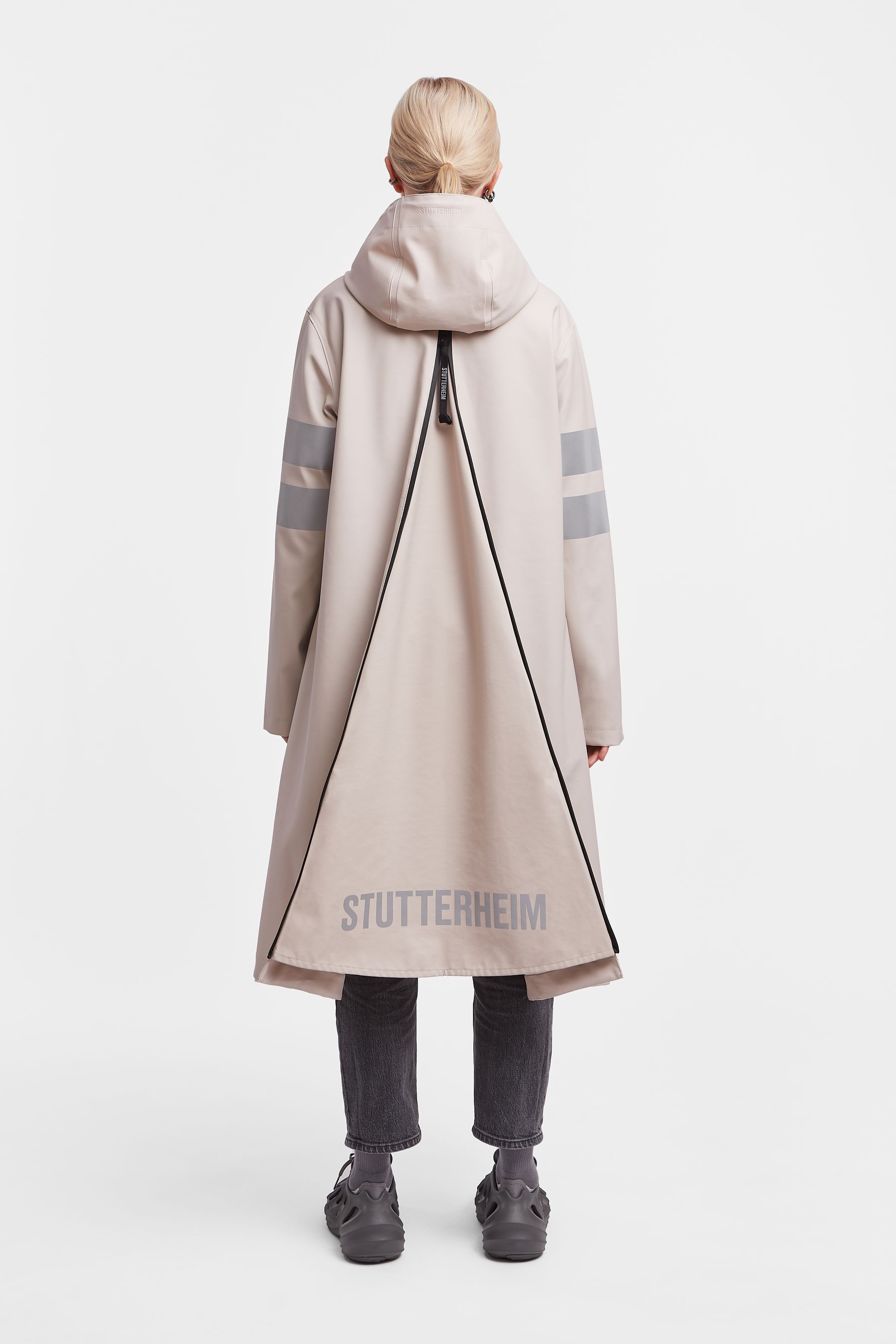 stutterheim norrbro bike raincoat light sand women jackets raincoats