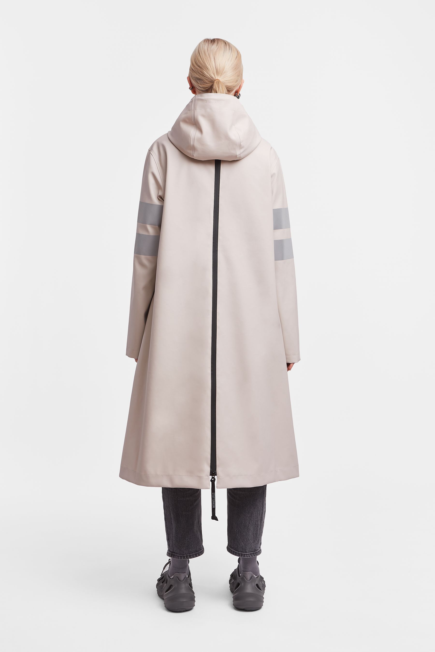 stutterheim norrbro bike raincoat light sand women jackets raincoats
