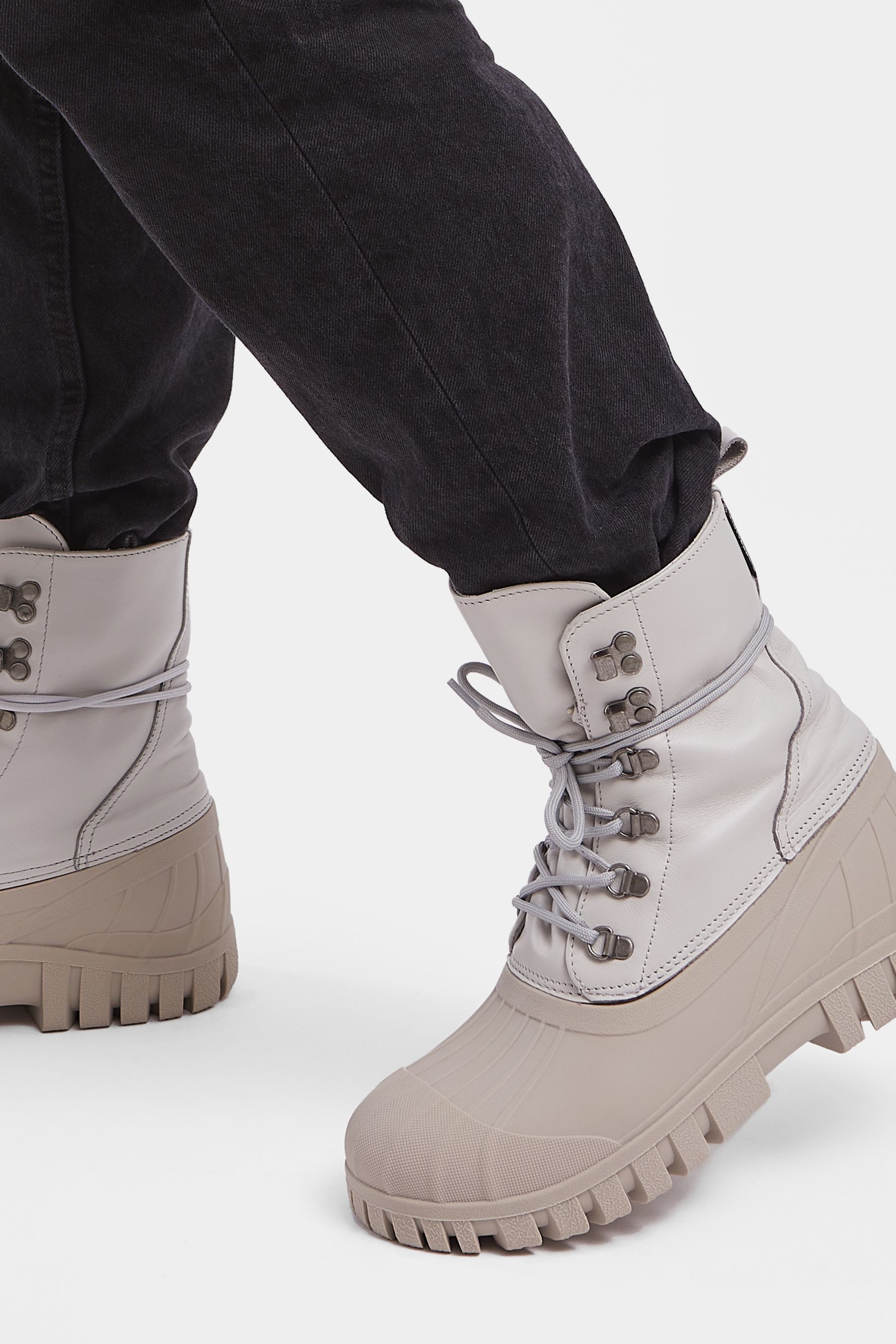 stutterheim patrol boot leather ivory footwear combat-boots