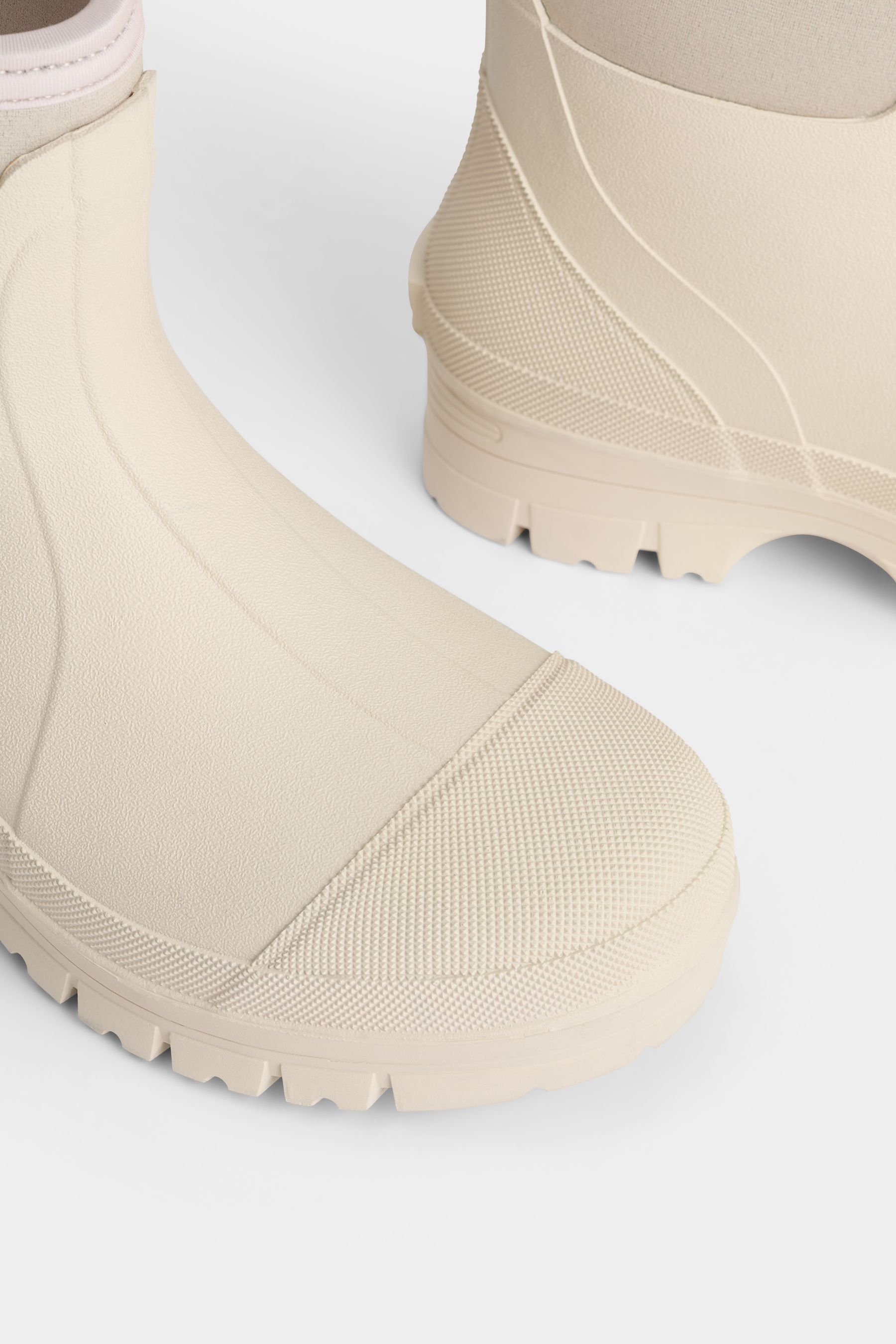 stutterheim puddle walker light sand footwear chelsea-boots