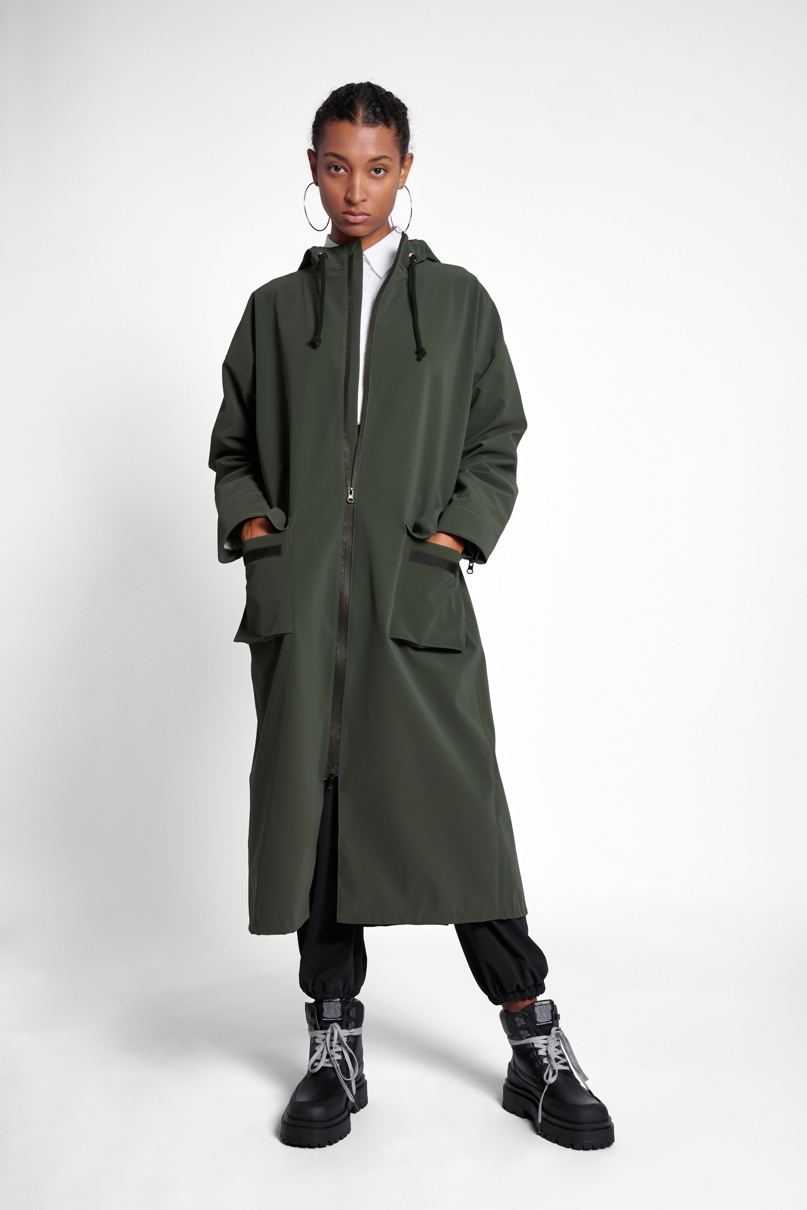 stutterheim sandviken long matte zip raincoat green women jackets long-raincoats