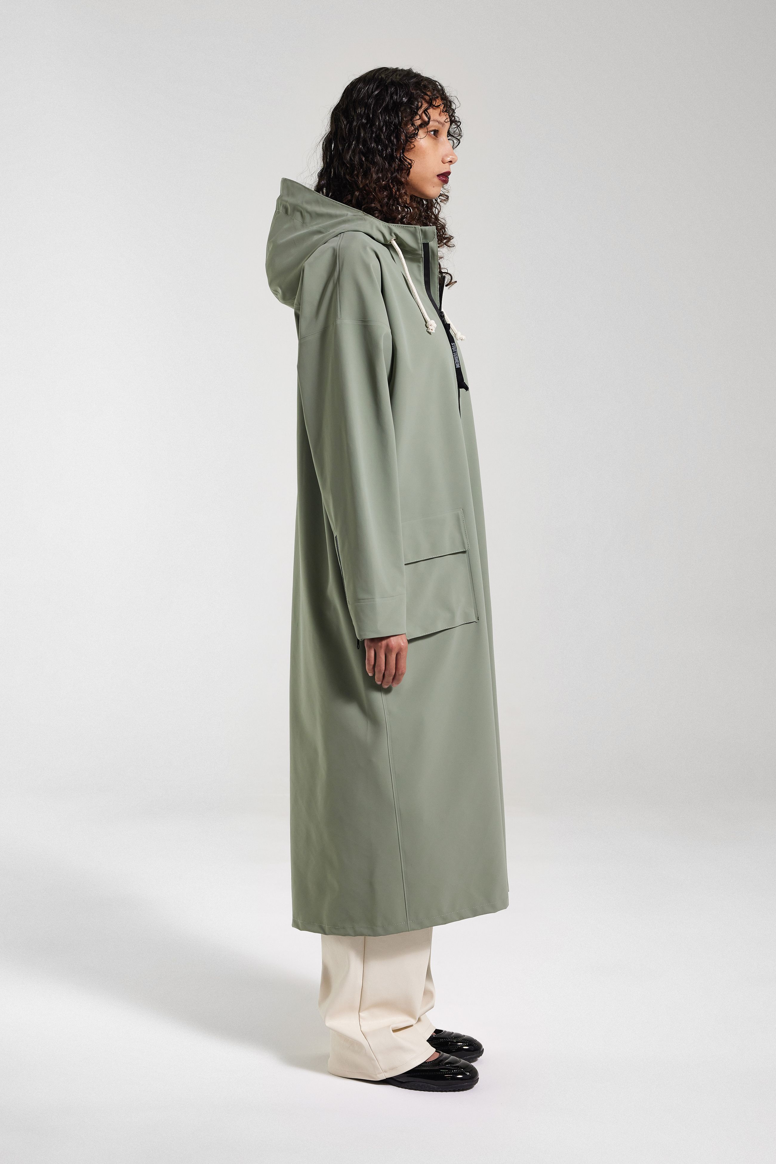 Stutterheim Sandviken Long Zip Matte Raincoat In Comet