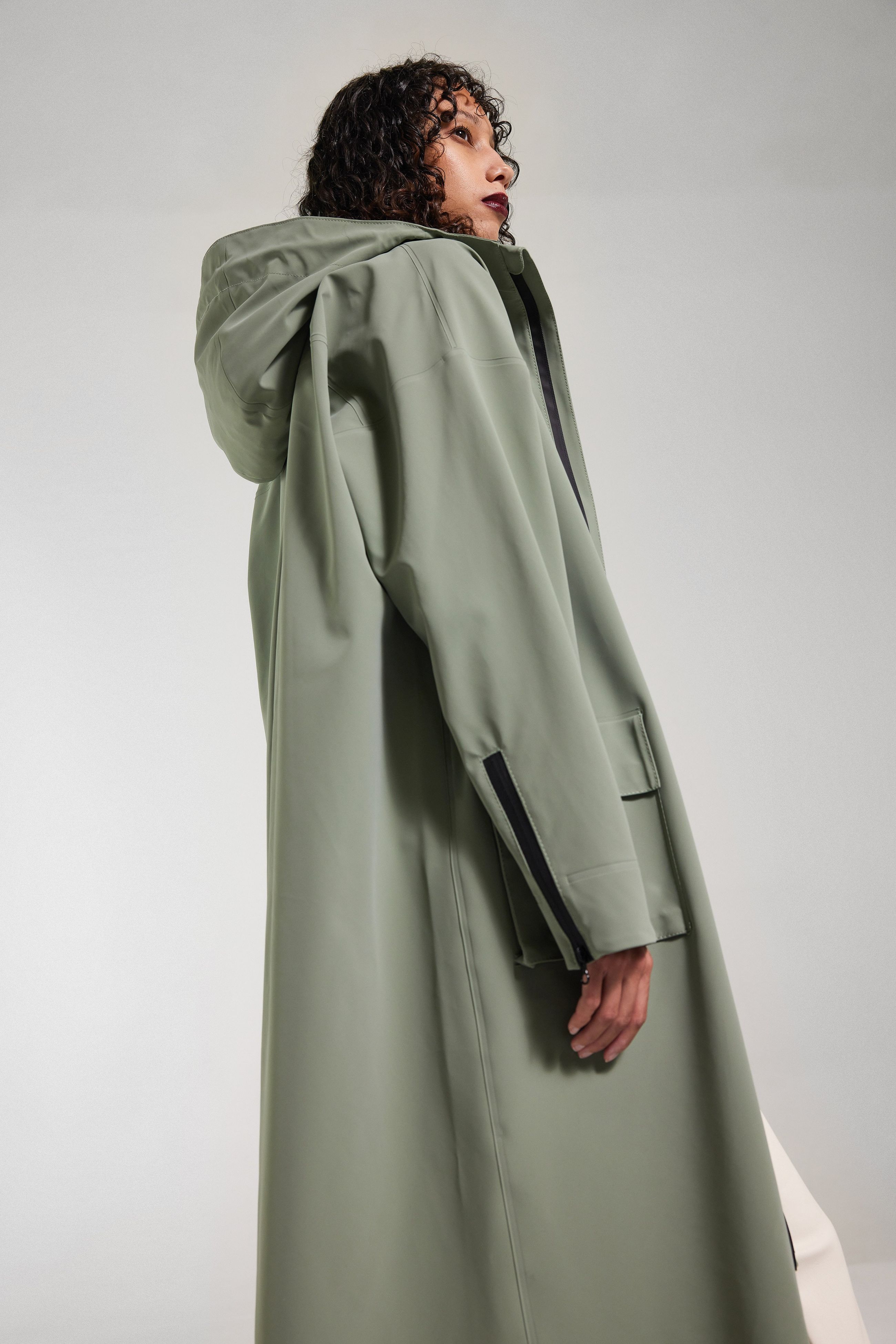 Stutterheim Sandviken Long Zip Matte Raincoat In Comet