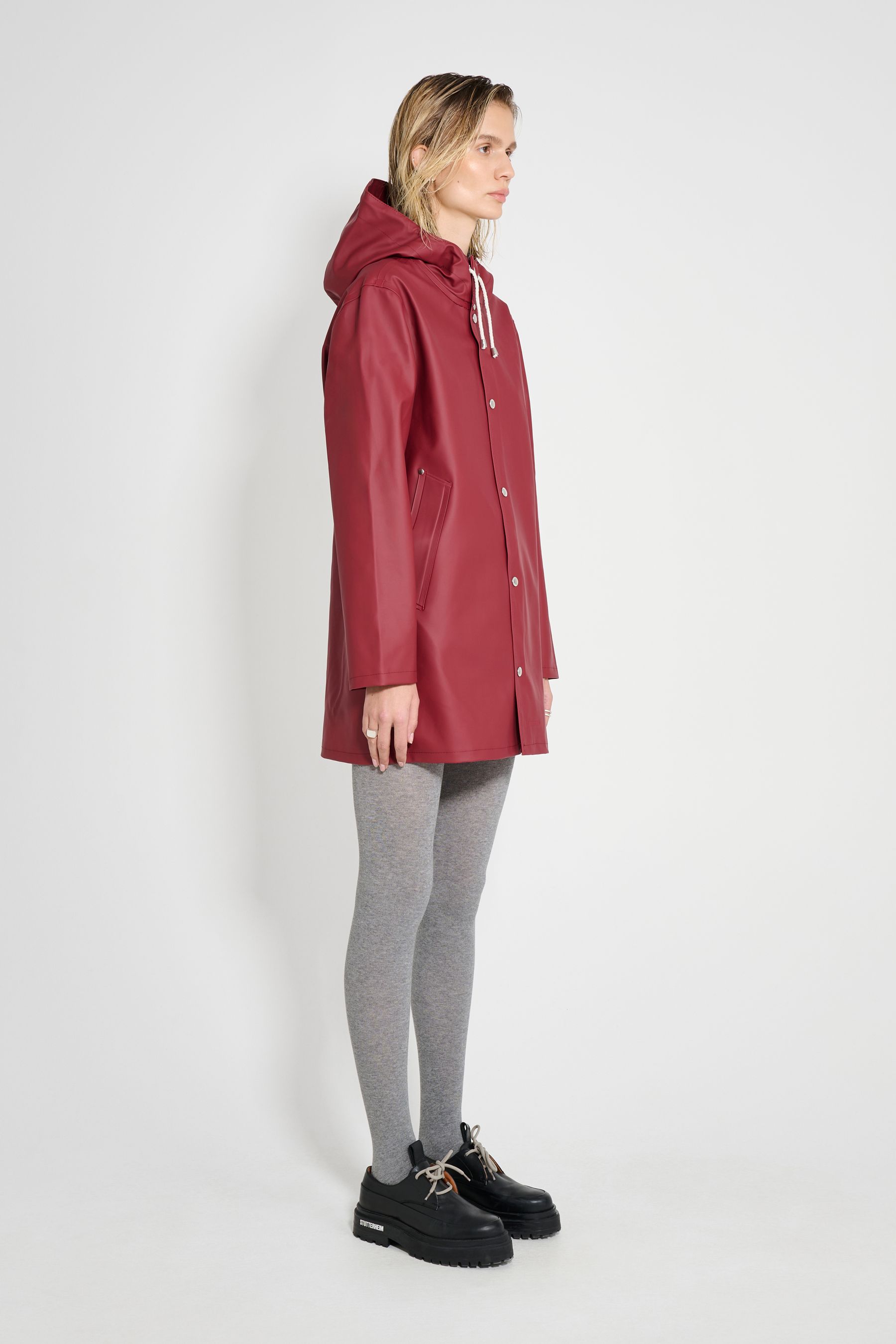 stutterheim stockholm raincoat burgundy women jackets