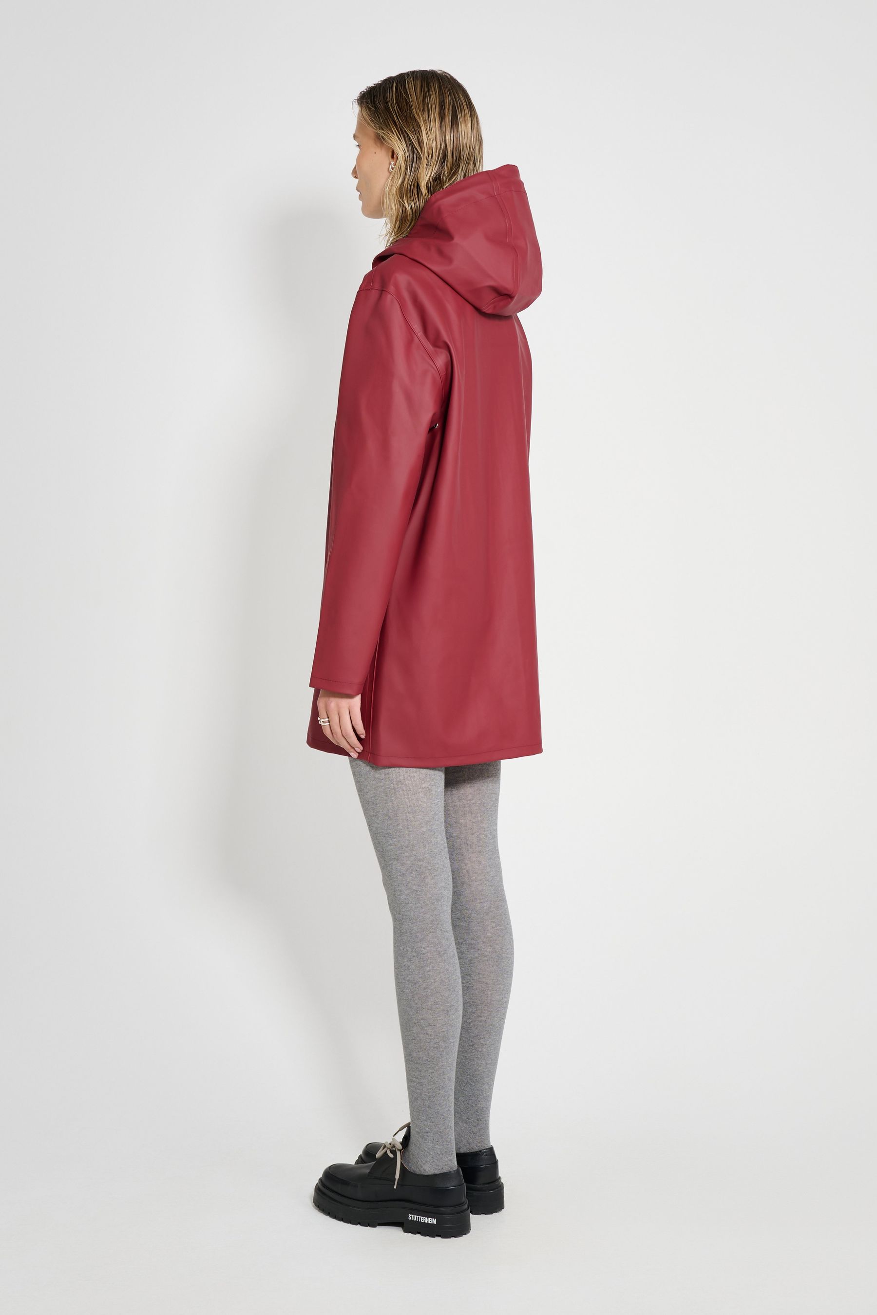 stutterheim stockholm raincoat burgundy women jackets