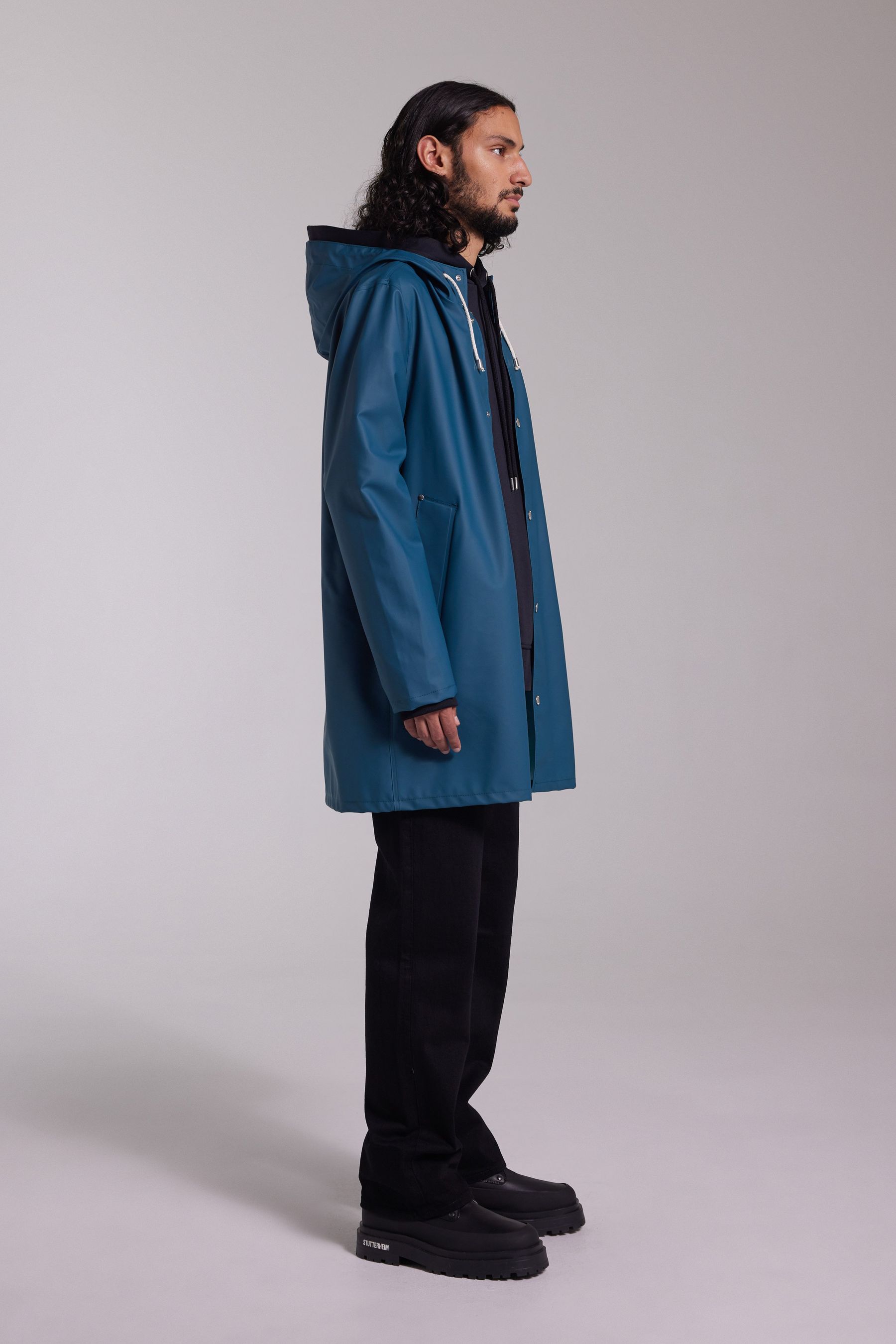 stutterheim stockholm lightweight raincoat petrol blue men jackets raincoats