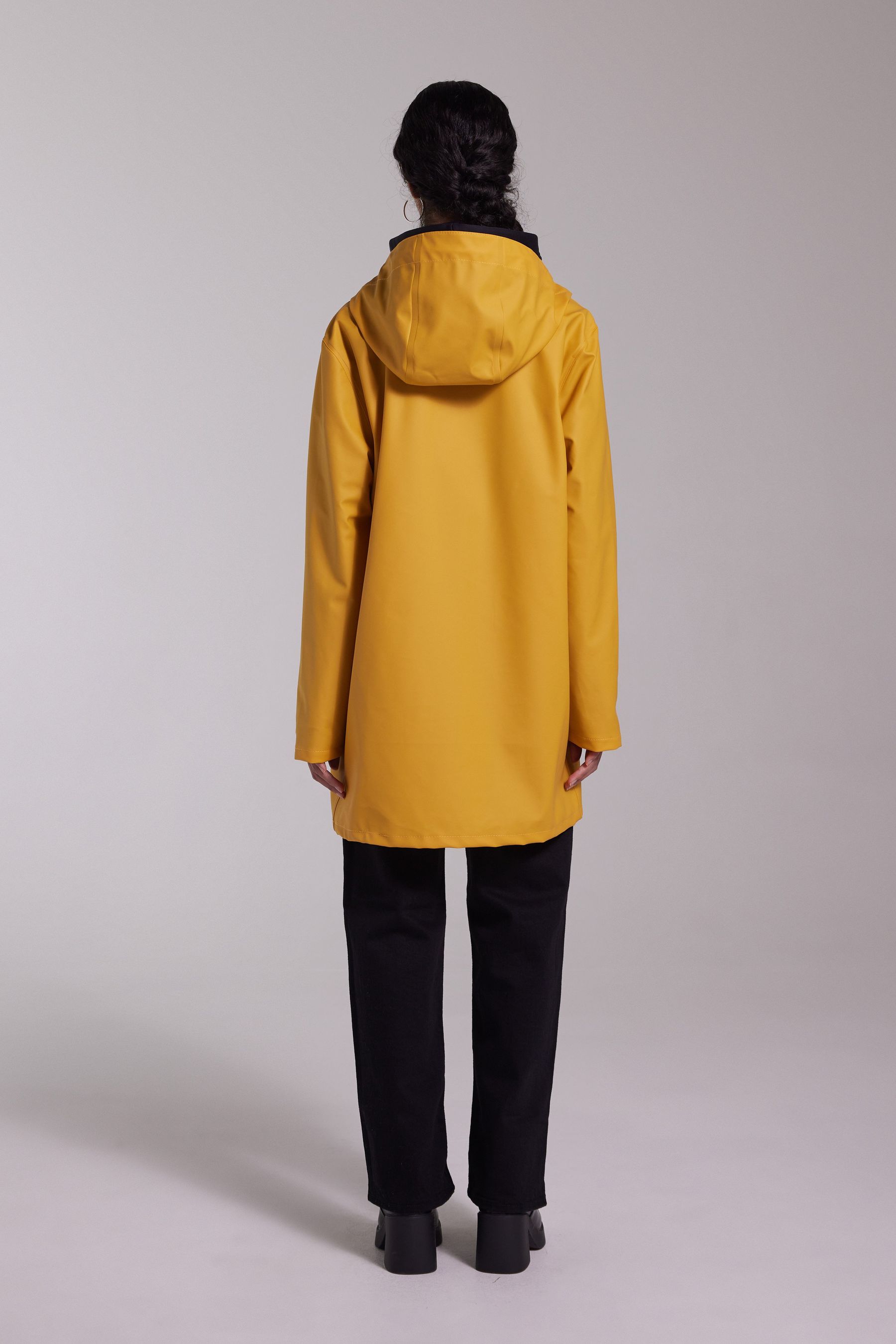 stutterheim stockholm lightweight raincoat warm honey men jackets raincoats