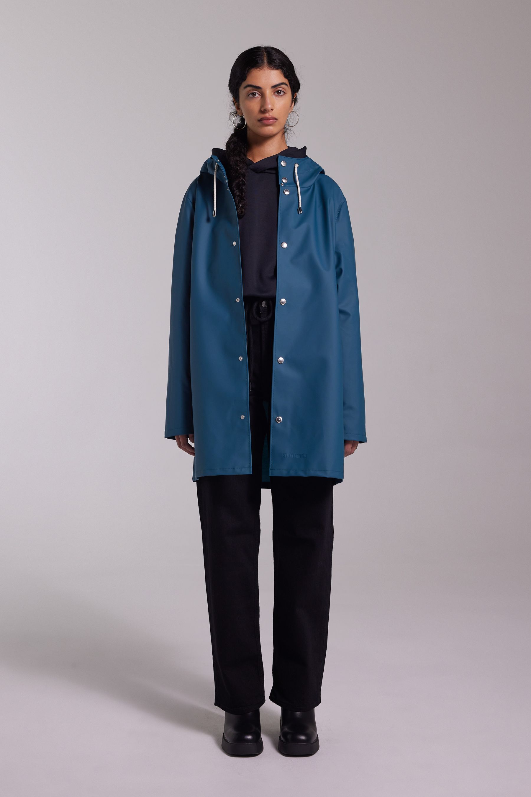 stutterheim stockholm lightweight raincoat petrol blue women jackets raincoats