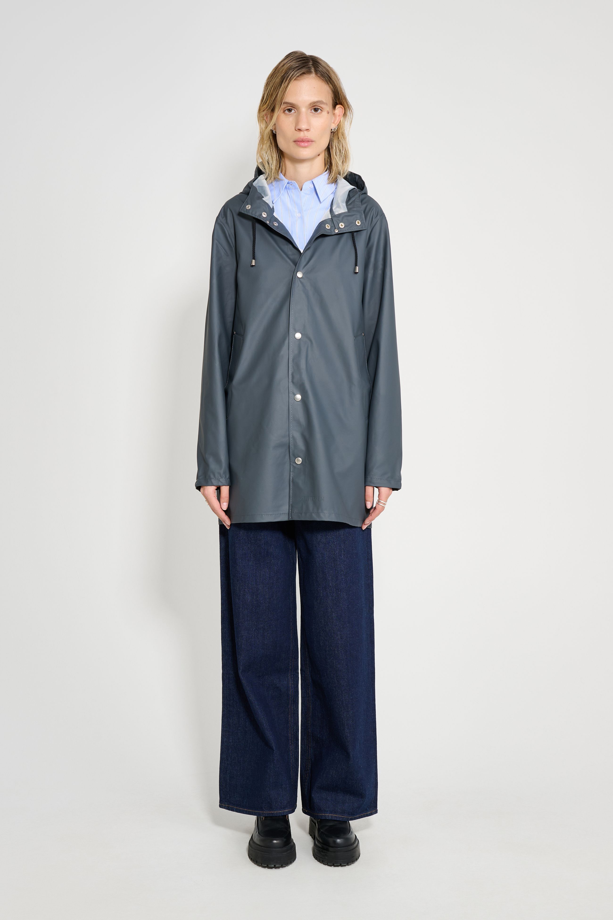 stutterheim stockholm lightweight raincoat charcoal women jackets raincoats