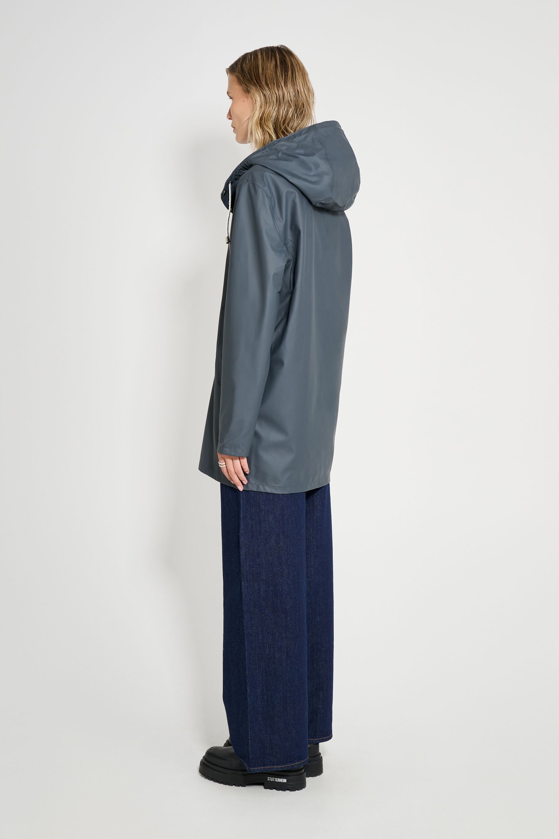 stutterheim stockholm lightweight raincoat charcoal women jackets raincoats