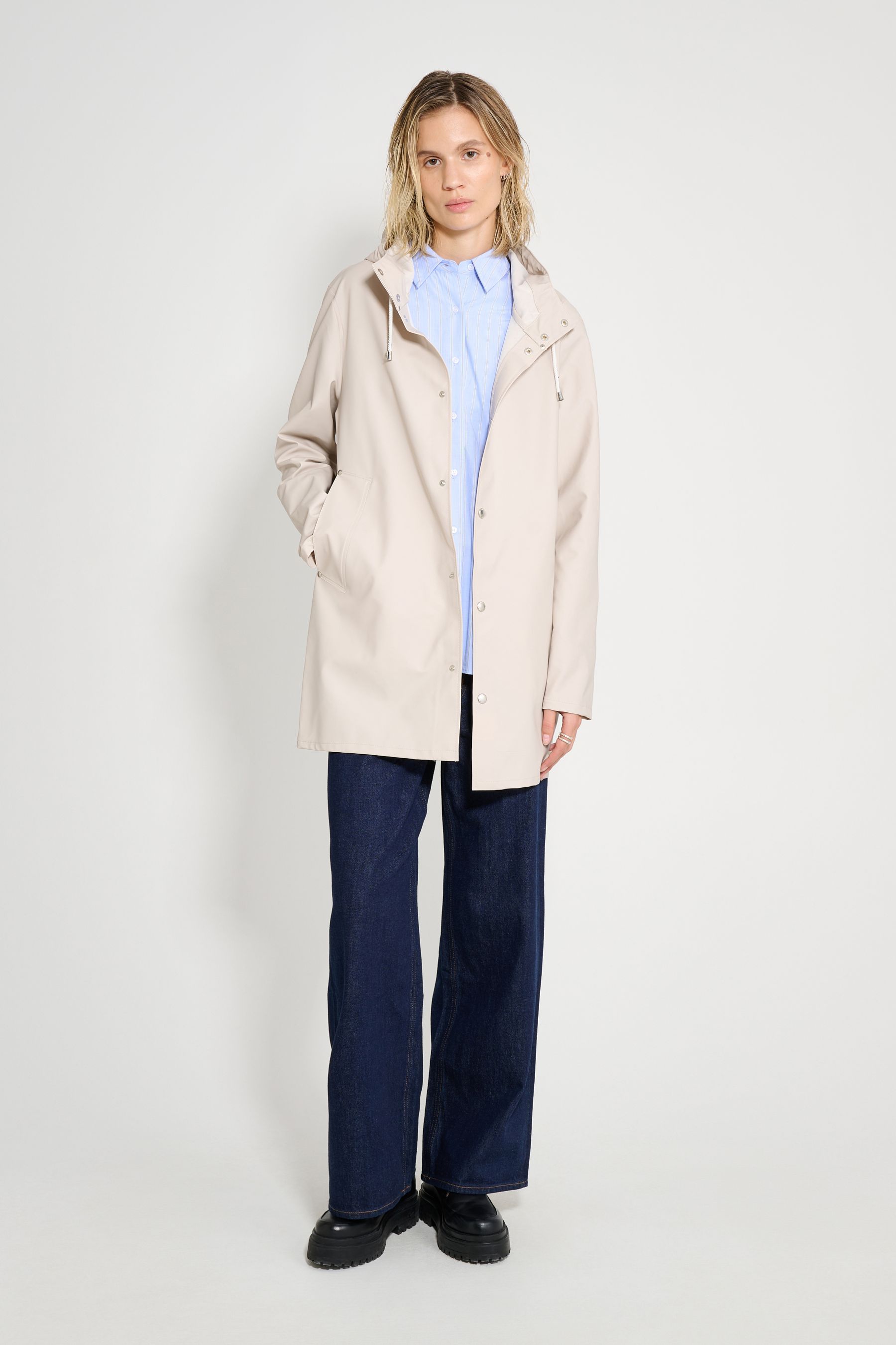 stutterheim stockholm lightweight raincoat light sand women jackets raincoats