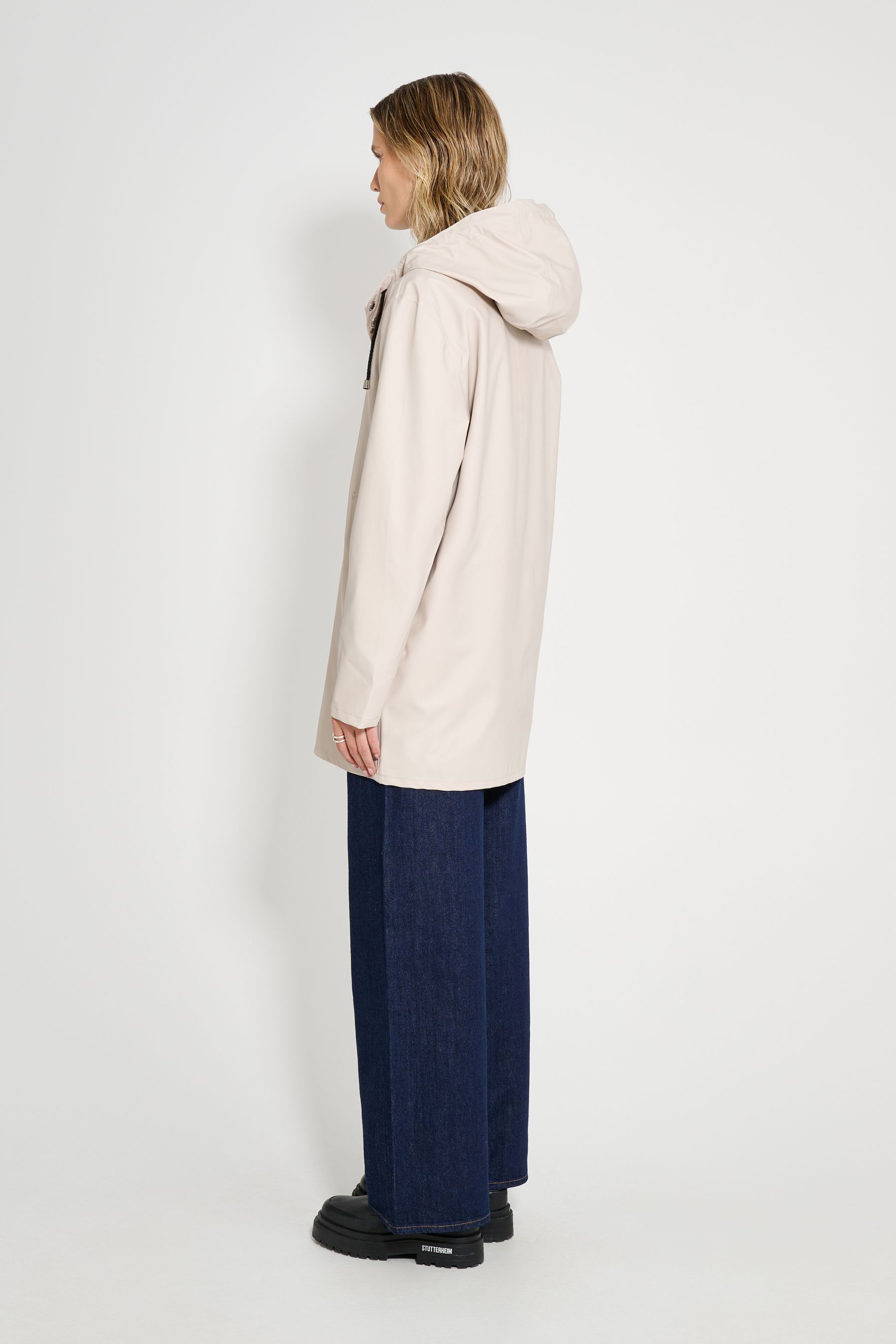 stutterheim stockholm lightweight raincoat light sand women jackets raincoats