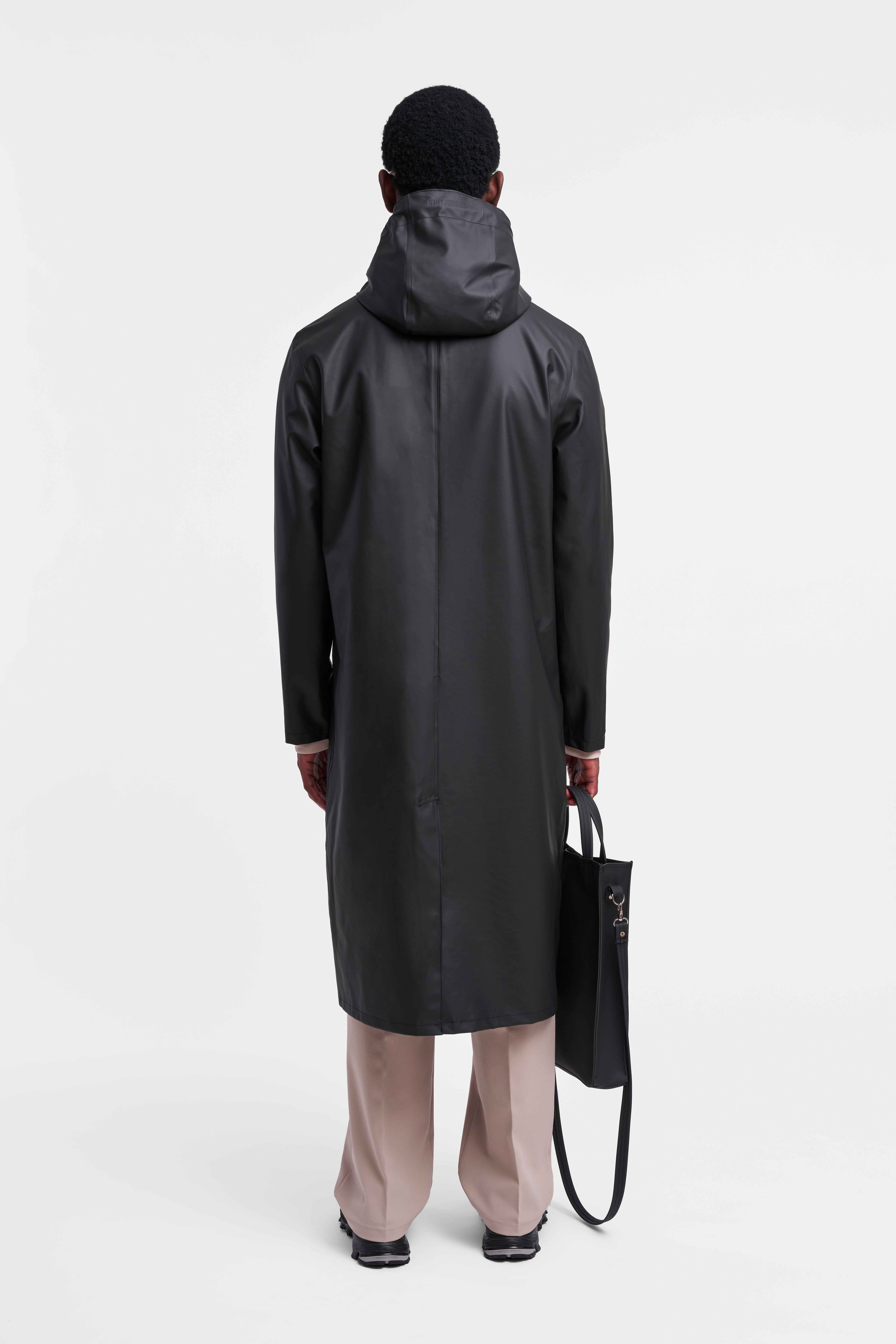 Stutterheim ストックホルムロングジップブラックLWレインコート Stutterheim ストックホルムロングジップブラックLWレインコート