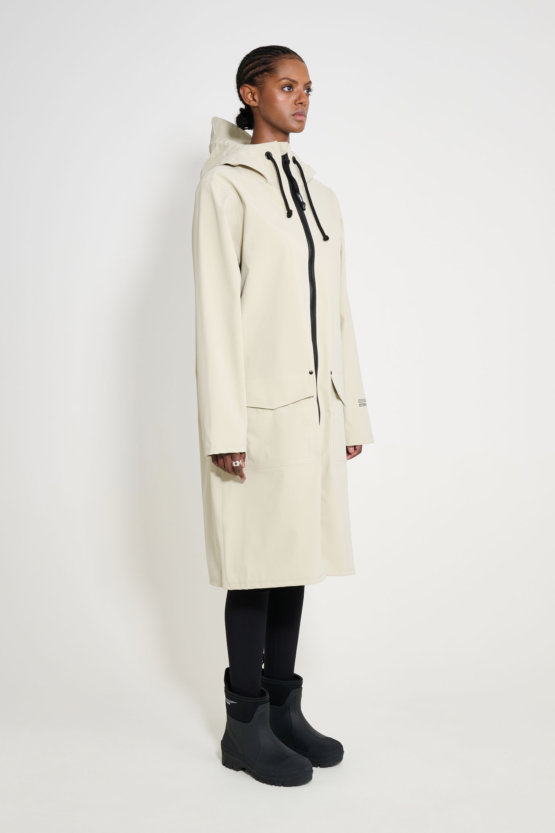 stutterheim stockholm long patch raincoat pelican women jackets long-raincoats