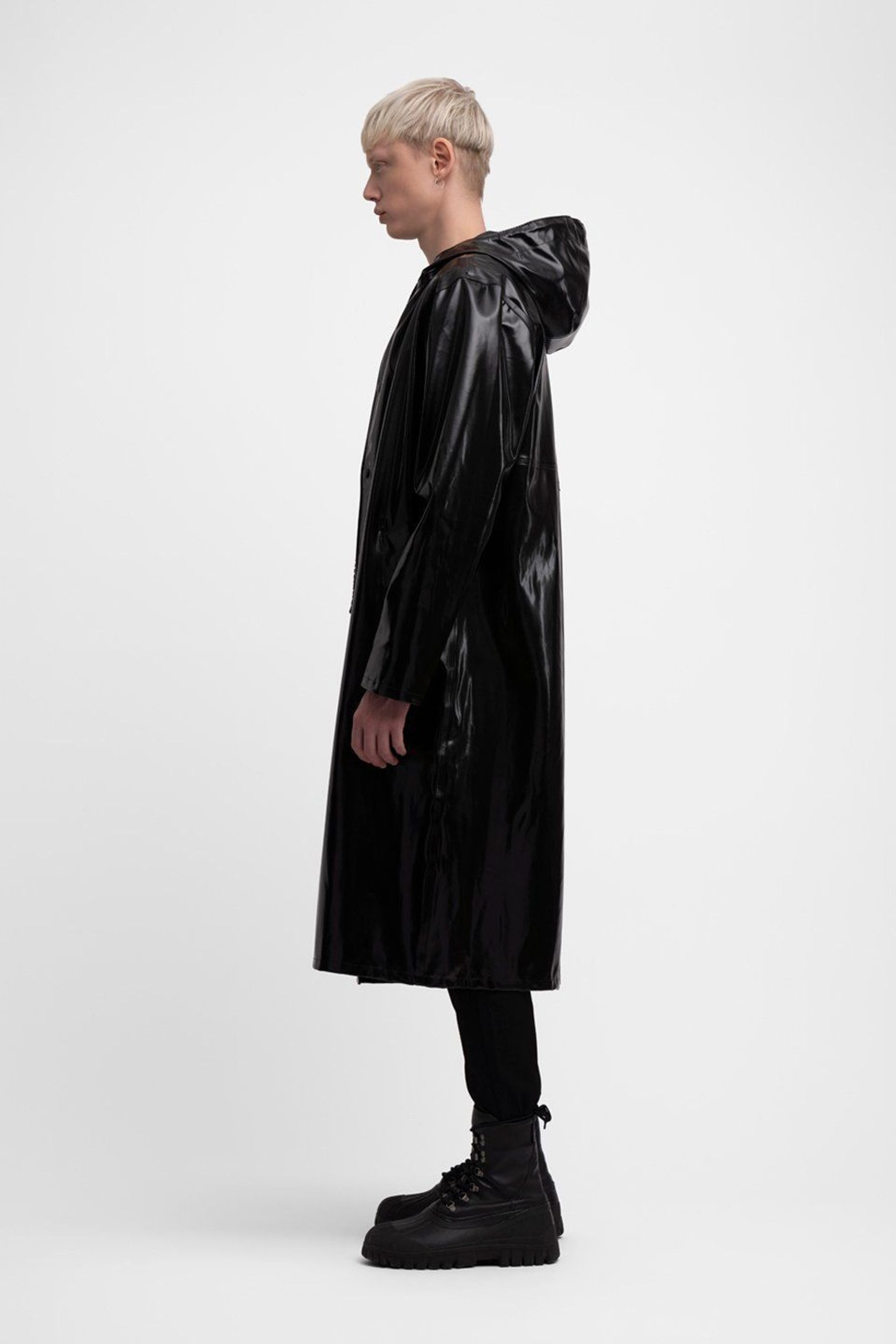 stutterheim stockholm long print opal raincoat black men jackets raincoats