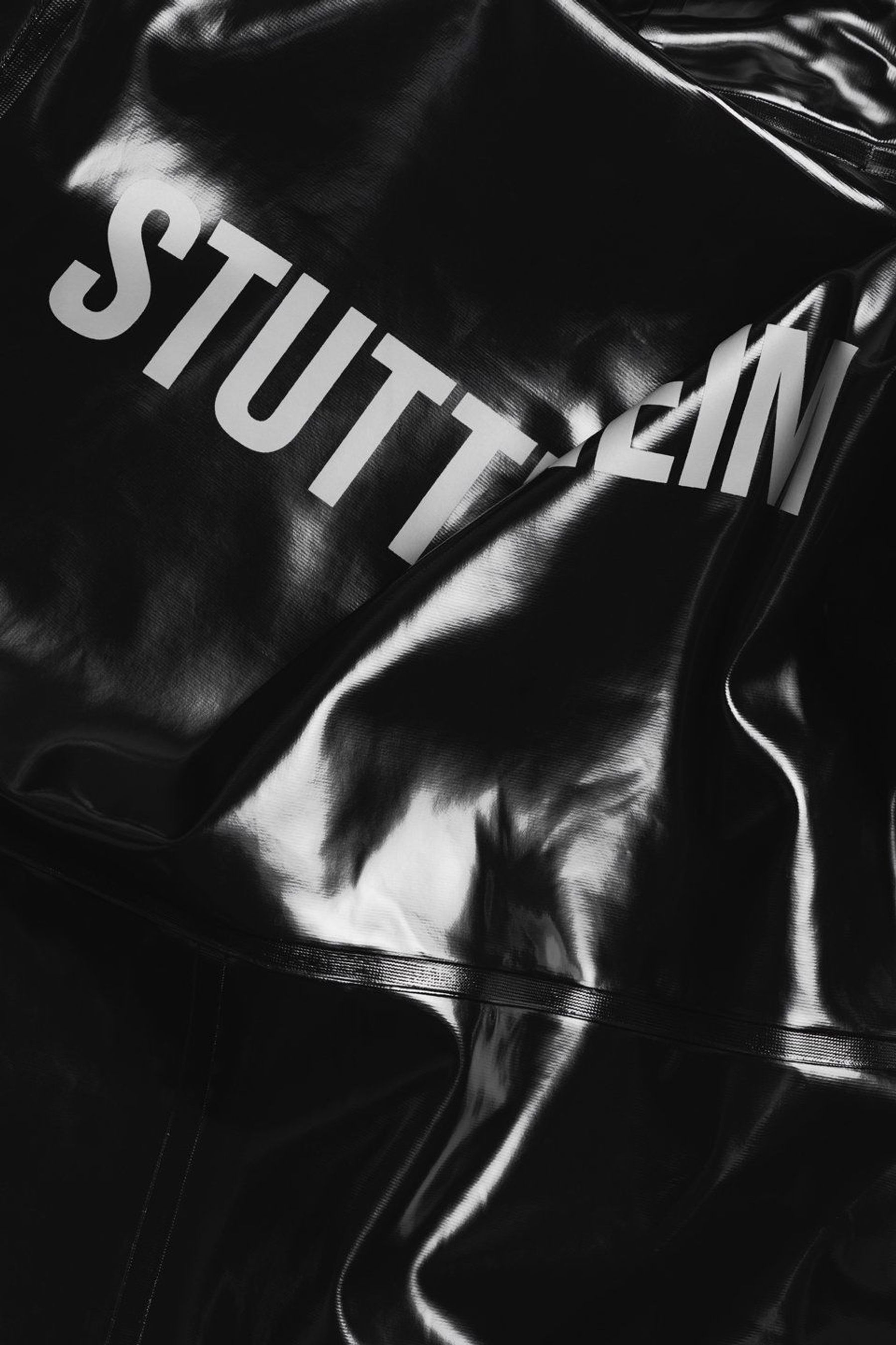 stutterheim stockholm long print opal raincoat black men jackets raincoats