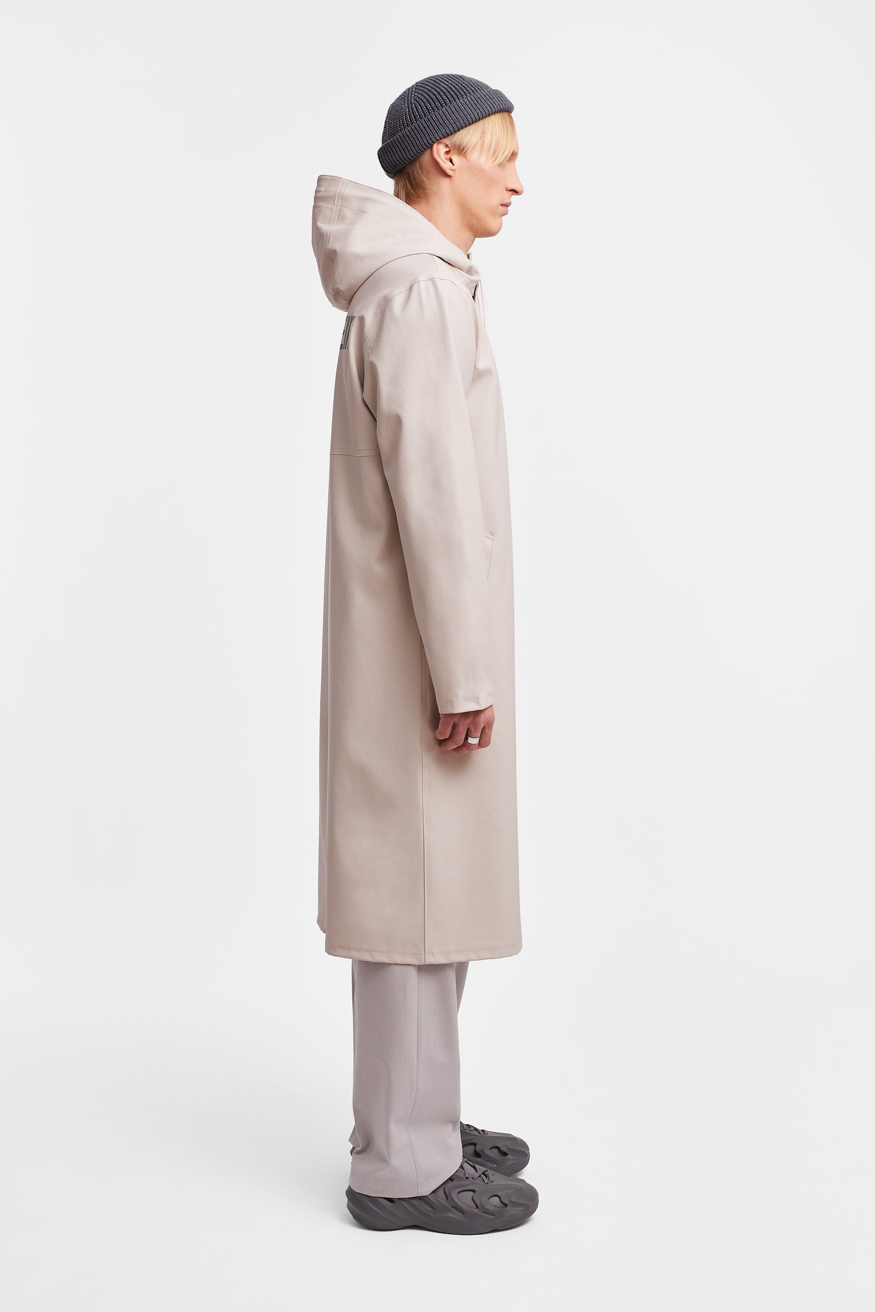 stutterheim stockholm long print raincoat light sand women jackets raincoats