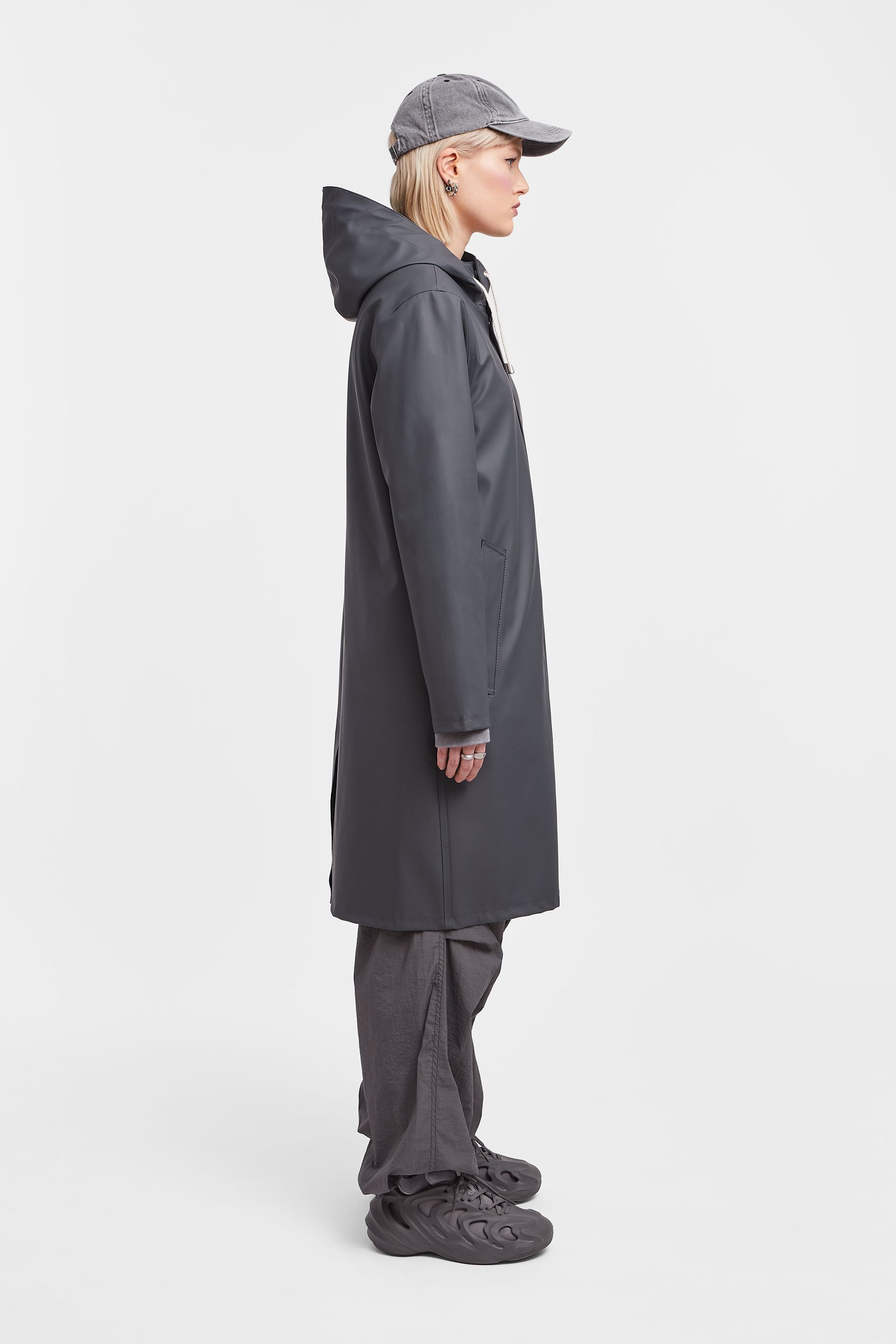 stutterheim stockholm long raincoat charcoal women jackets raincoats