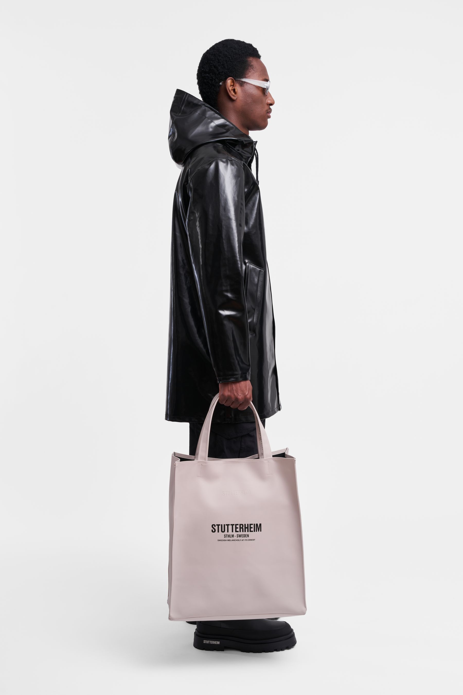 stutterheim stockholm opal raincoat black men jackets raincoats