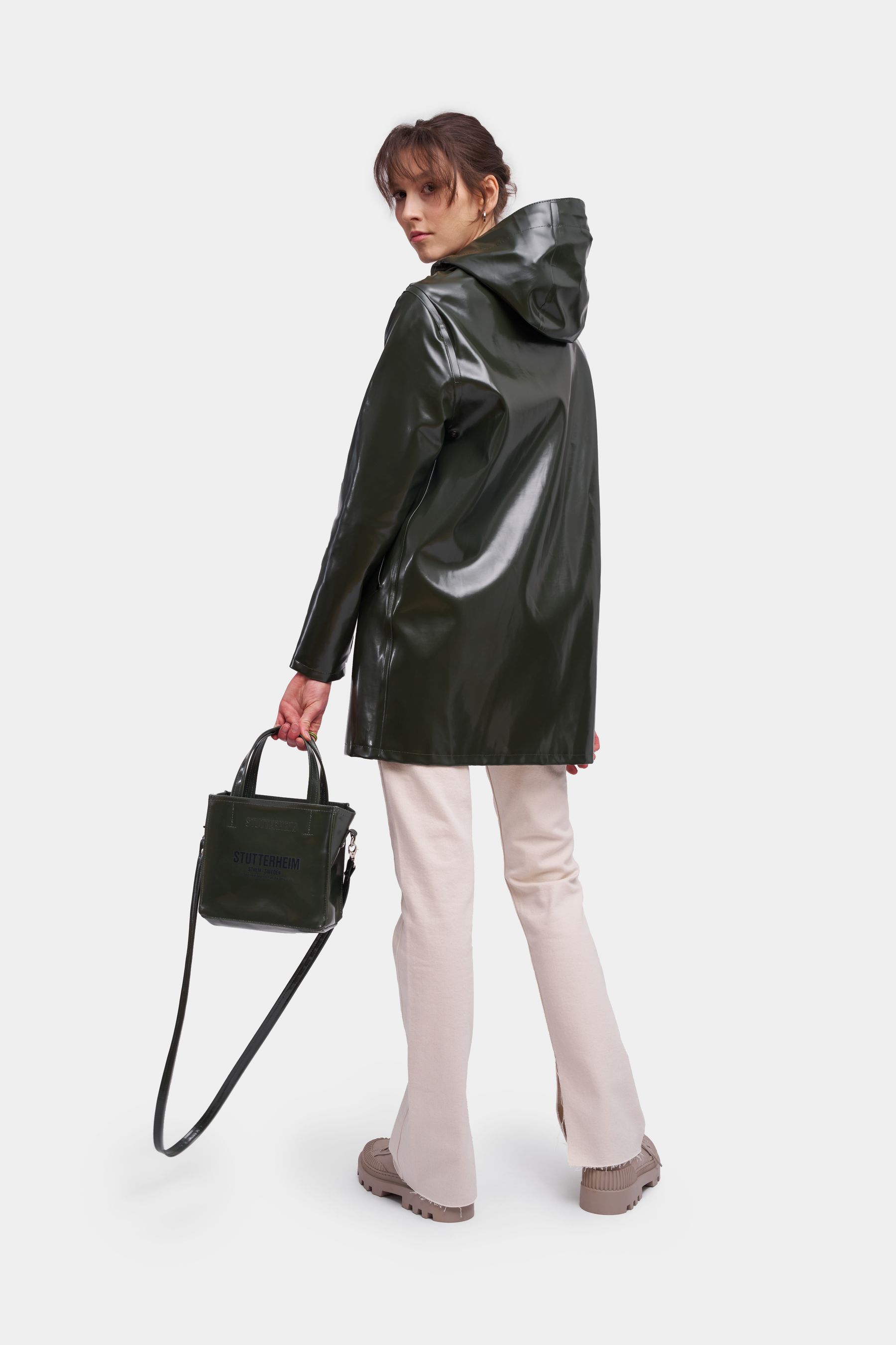 stutterheim stockholm opal raincoat green women jackets raincoats