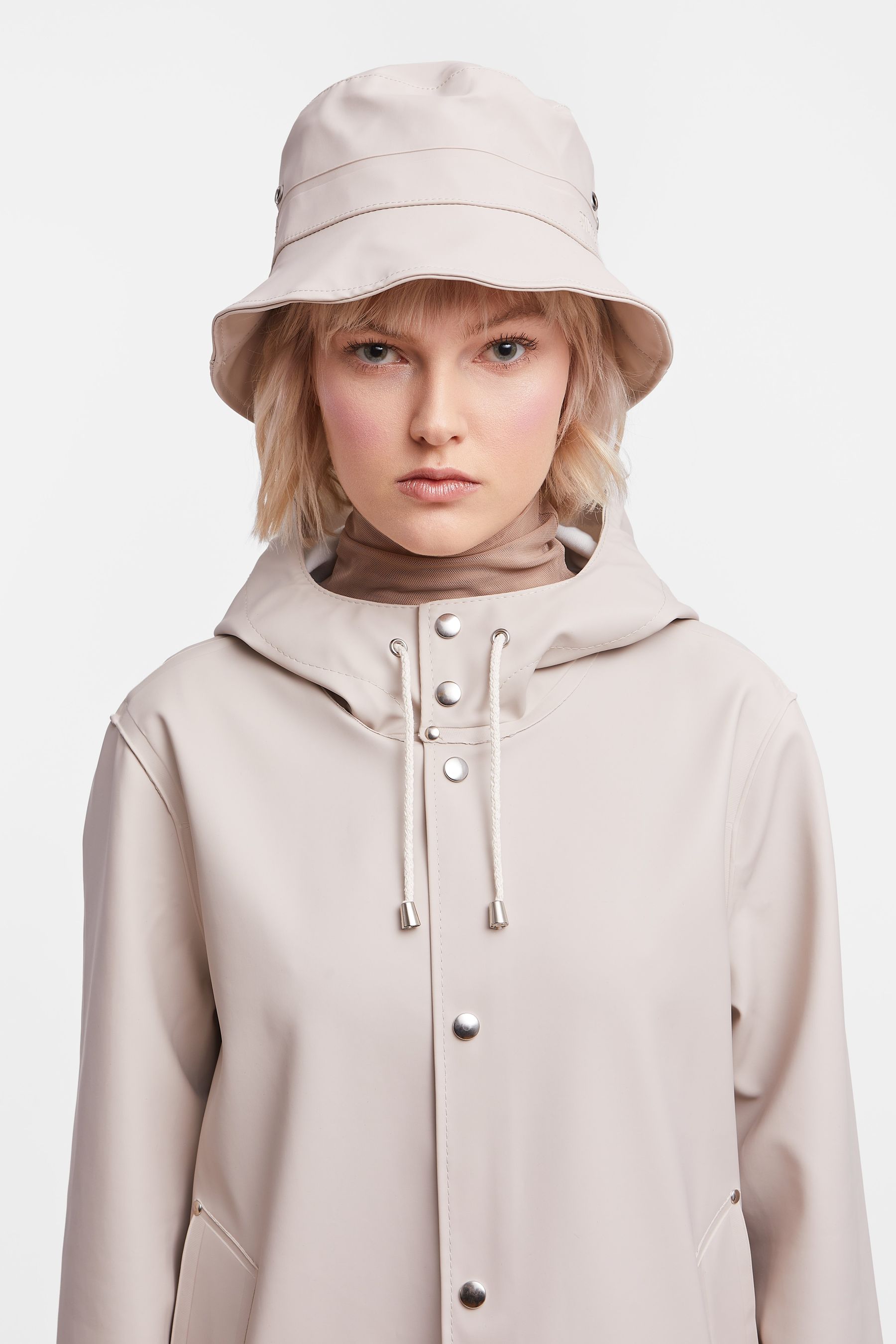 stutterheim stockholm raincoat light sand women jackets raincoats