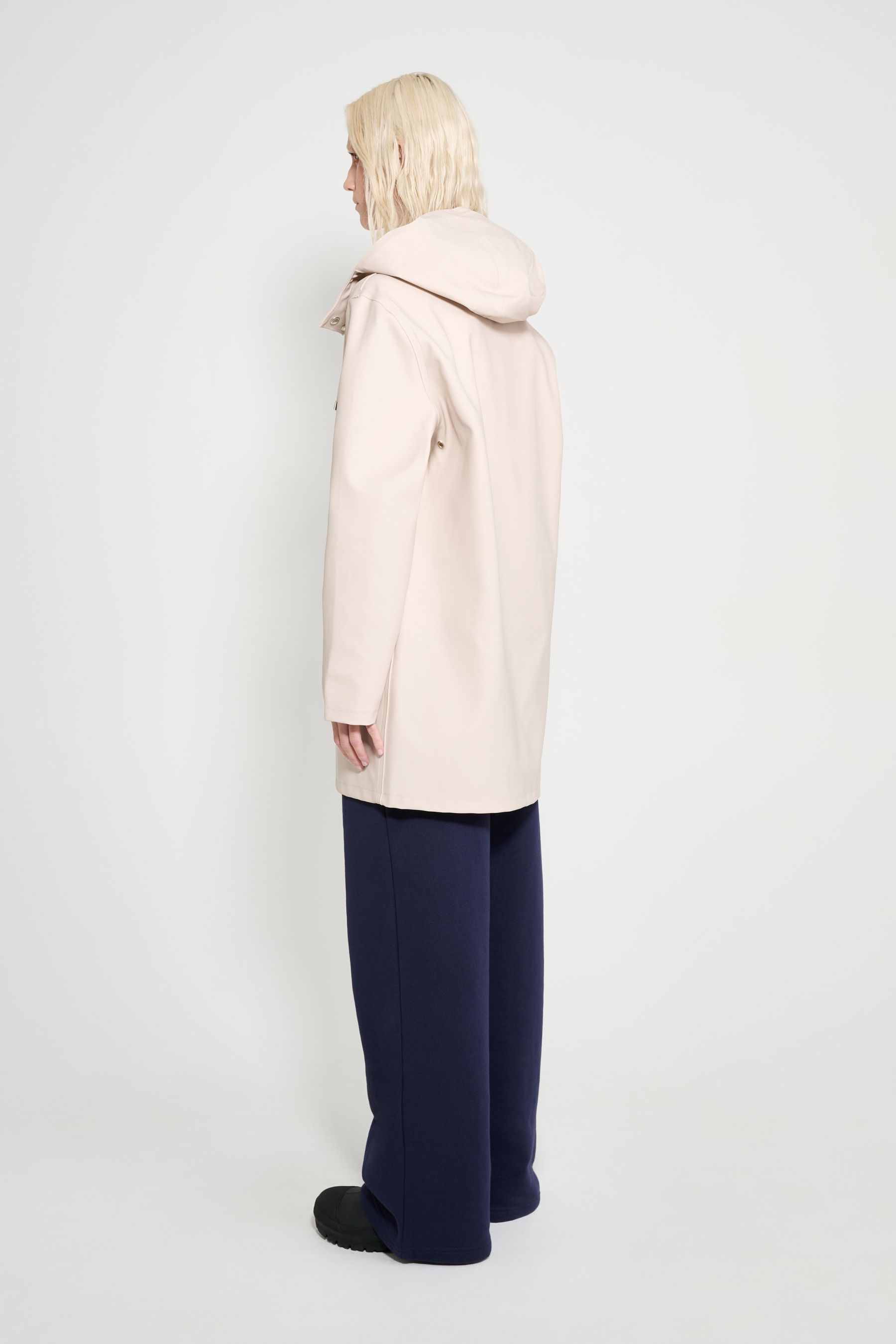 stutterheim stockholm raincoat light sand women jackets raincoats