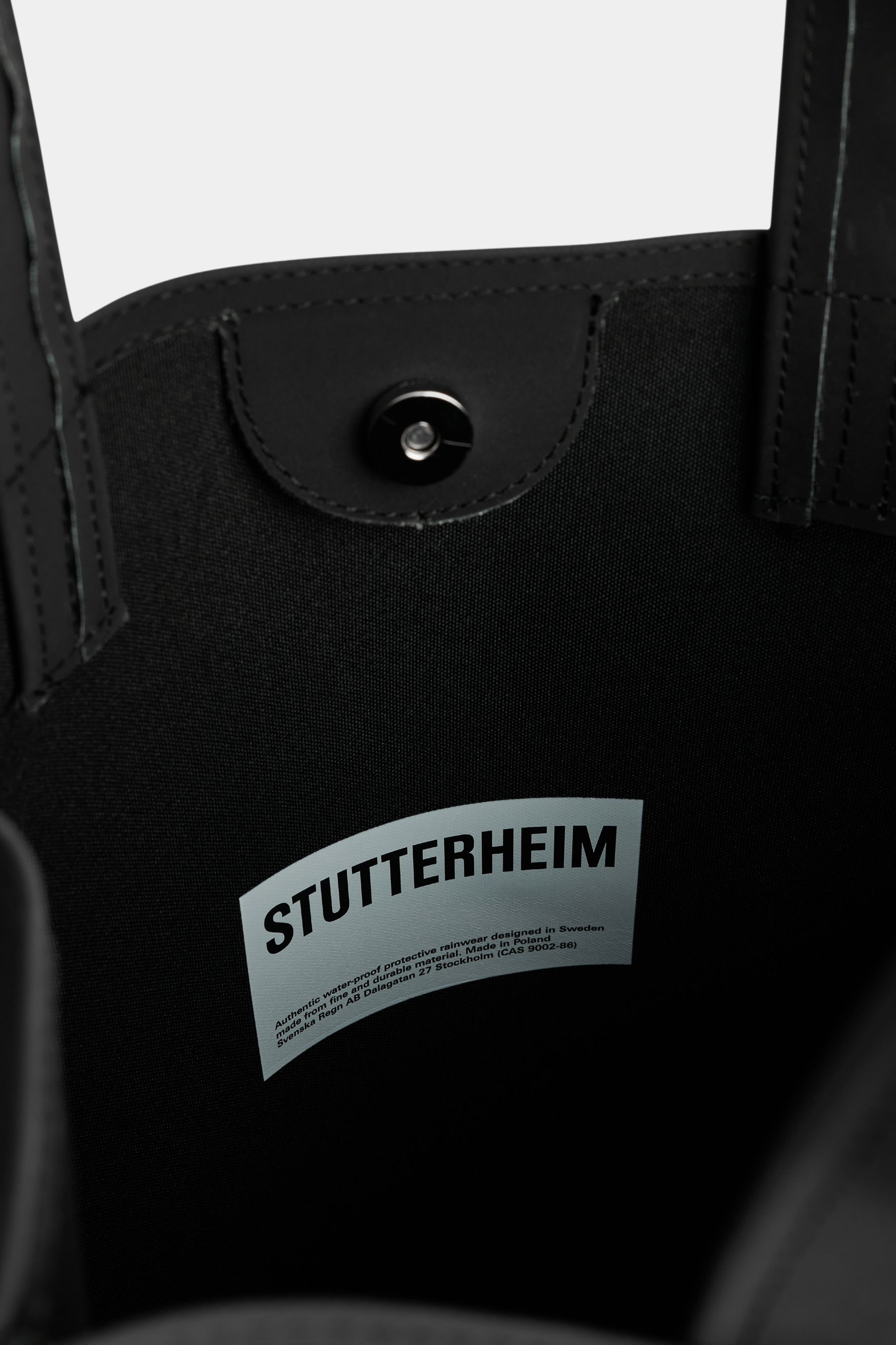 stutterheim stocksund bag matte black accessories bags tote-bags