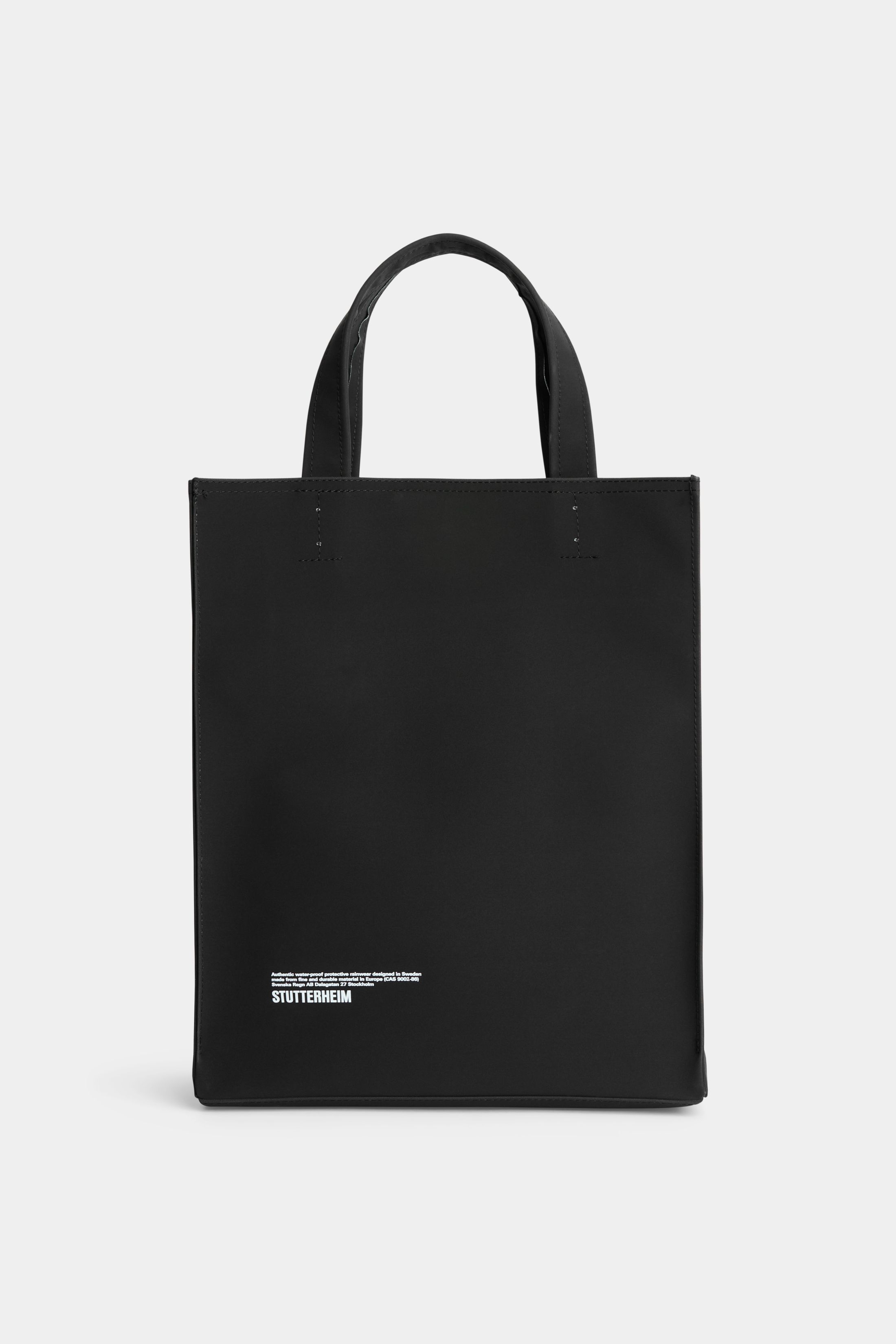 stutterheim stocksund bag matte black accessories bags tote-bags