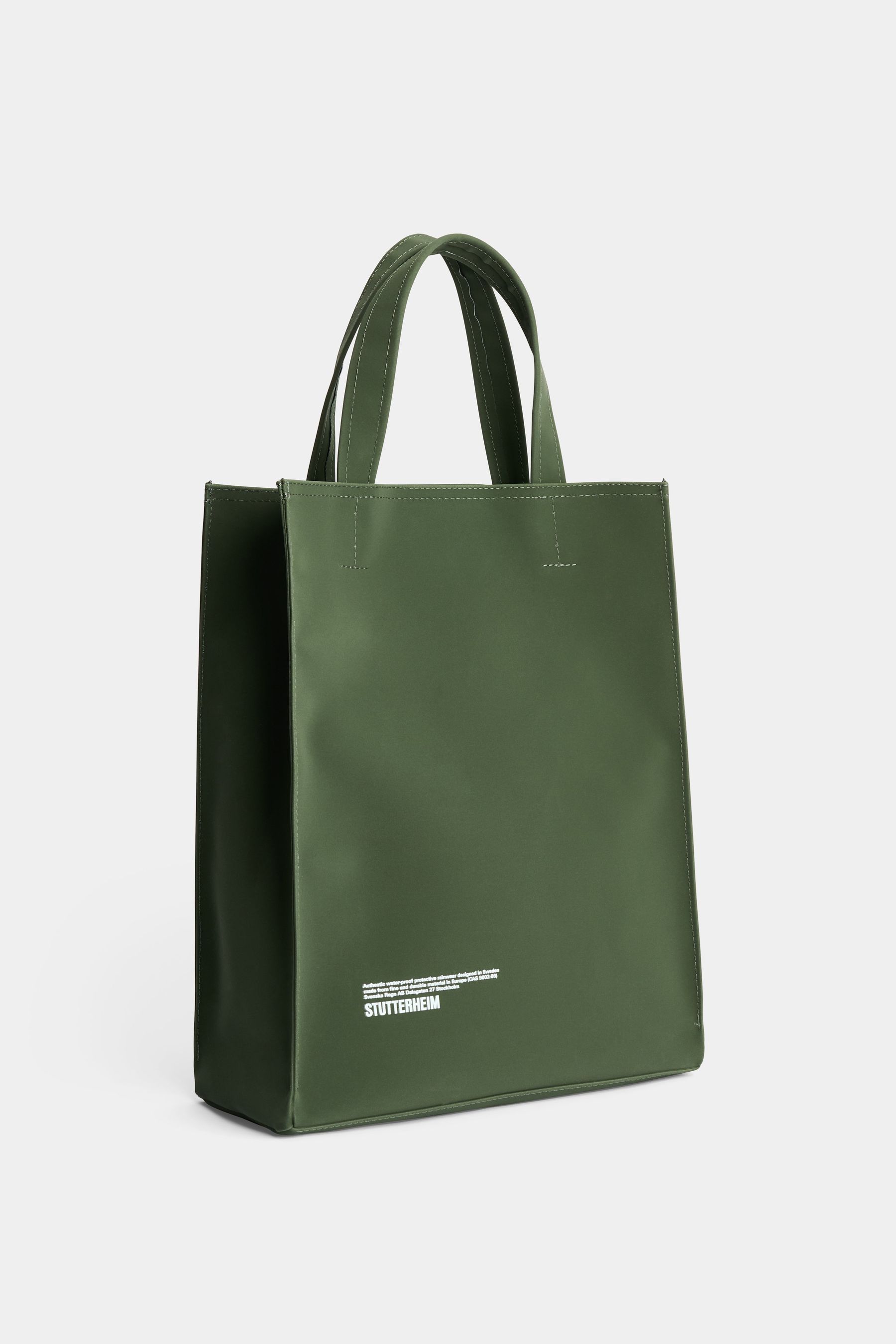 stutterheim stocksund bag matte green accessories bags tote-bags