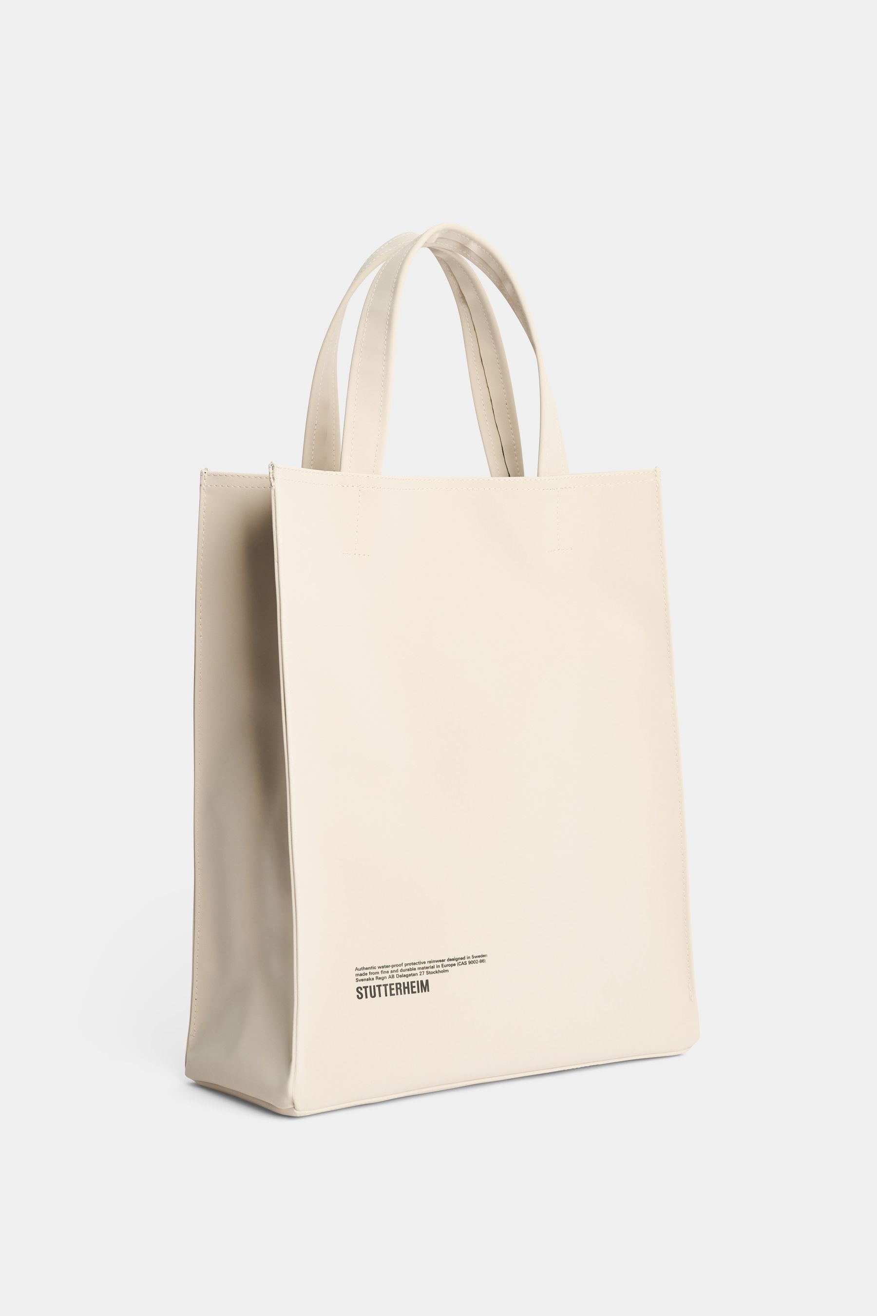 stutterheim stocksund bag matte light sand accessories bags tote-bags