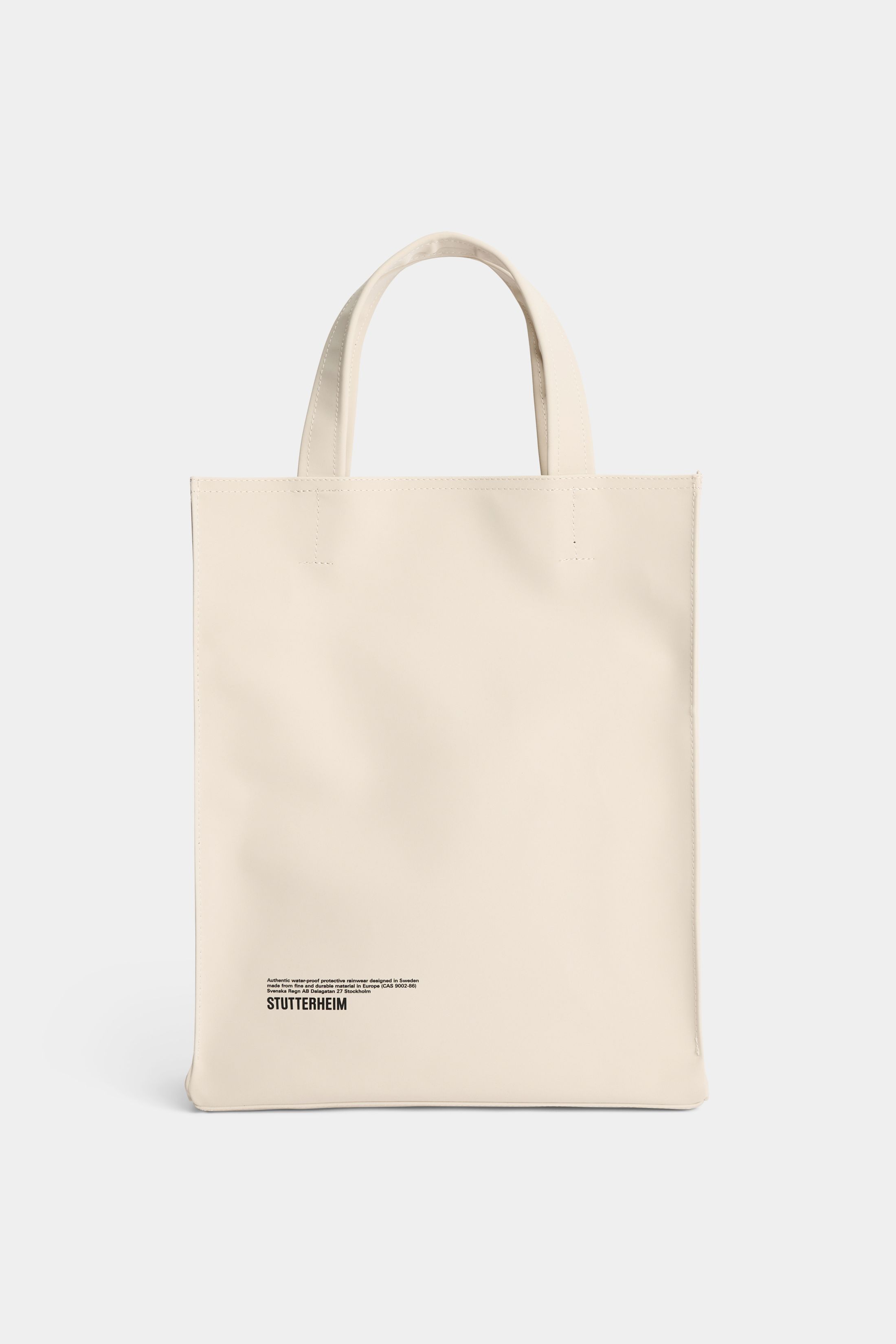 stutterheim stocksund bag matte light sand accessories bags tote-bags