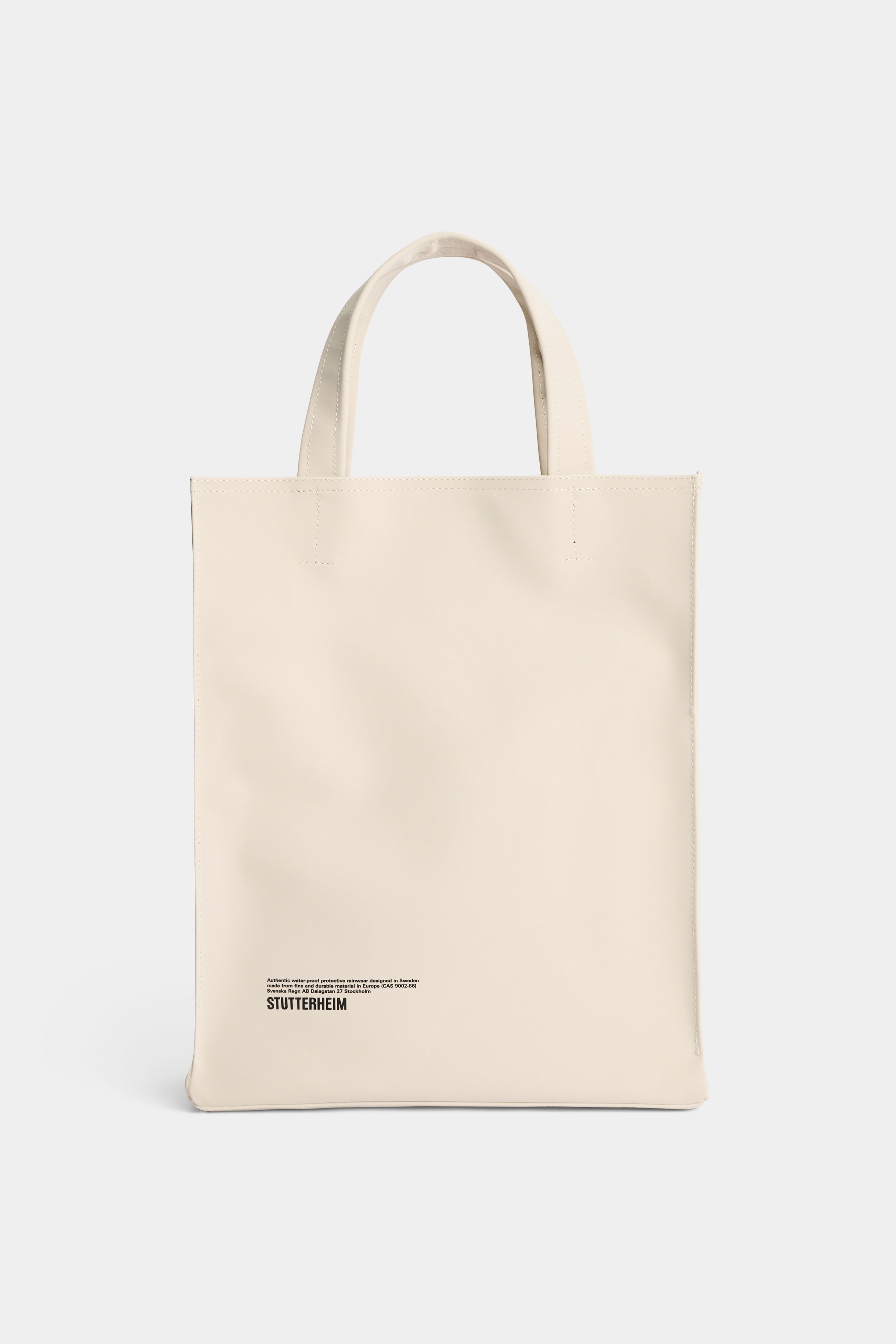 stutterheim stocksund bag matte light sand accessories bags tote-bags