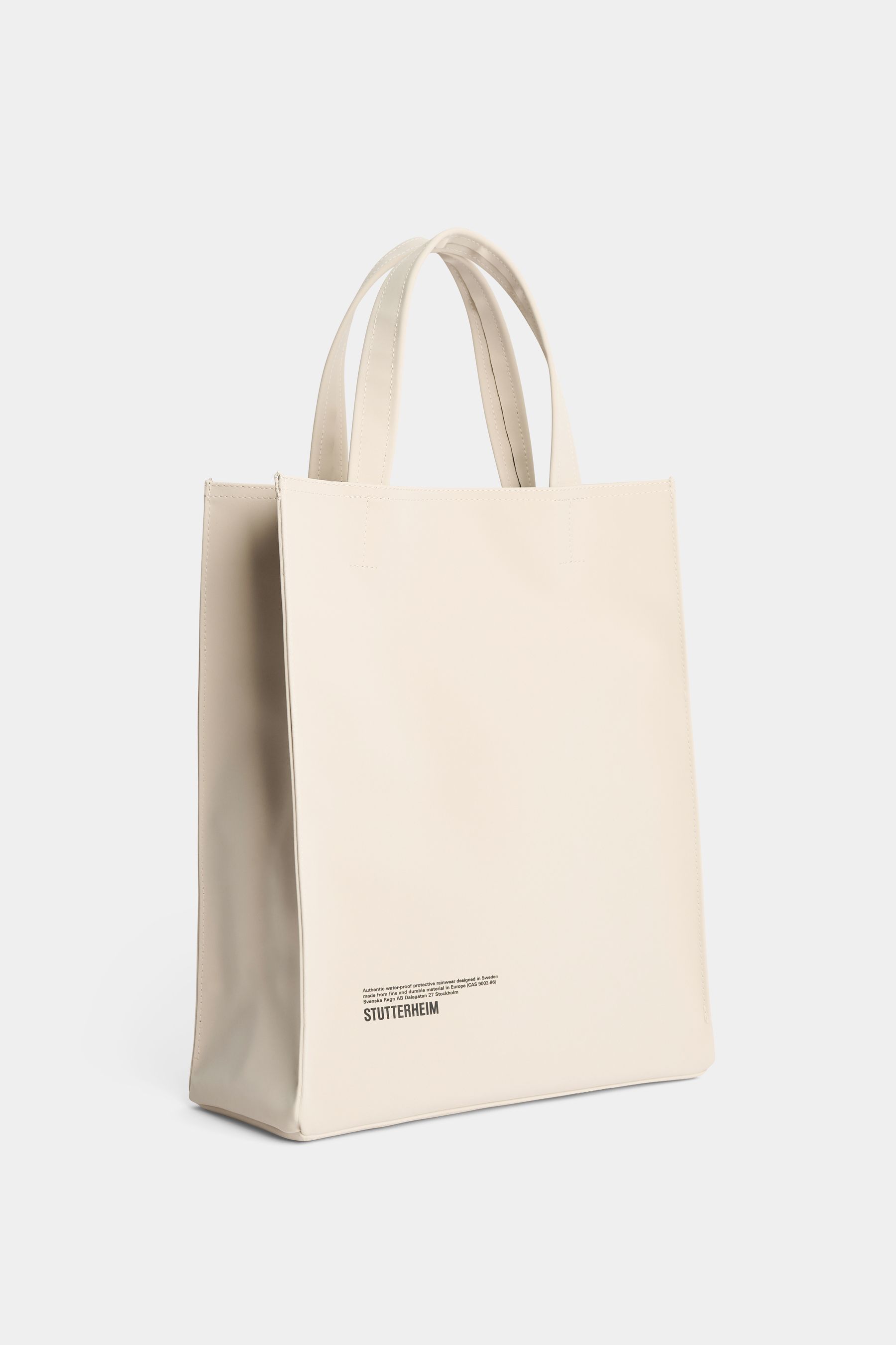 stutterheim stocksund bag matte light sand accessories bags tote-bags
