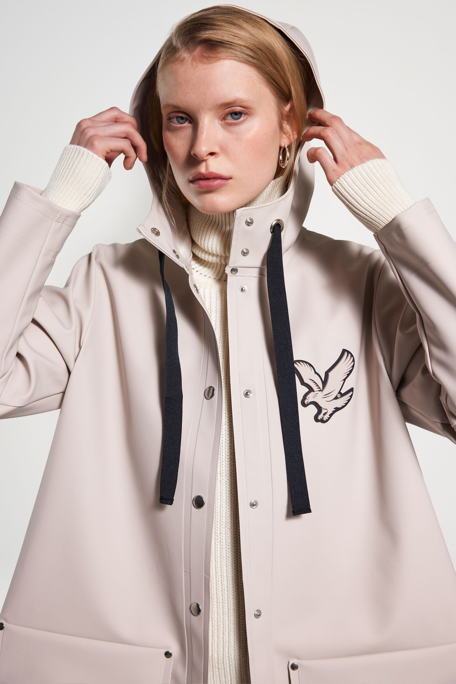 stutterheim women's raincoat light sand women jackets raincoats