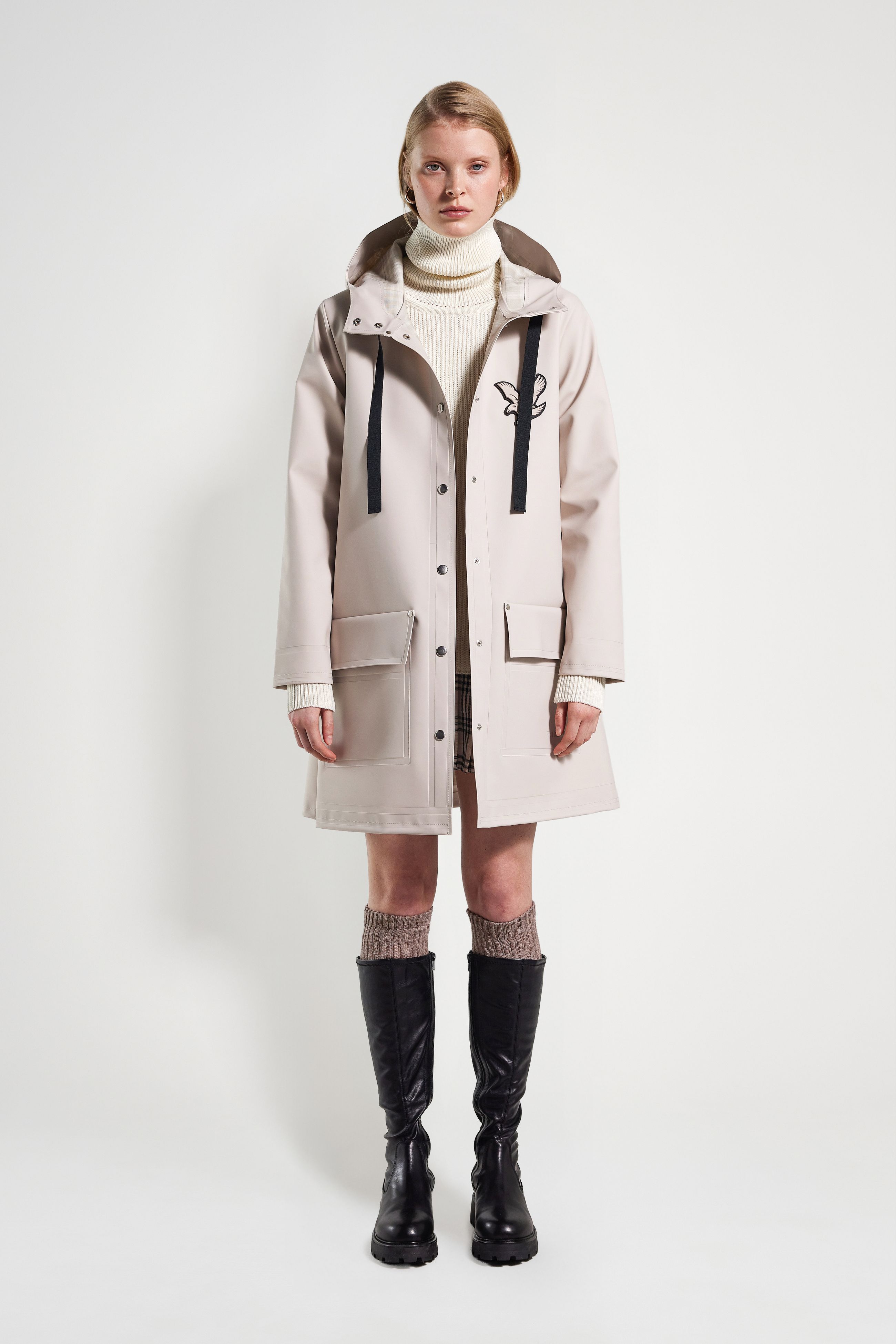 stutterheim women's raincoat light sand women jackets raincoats