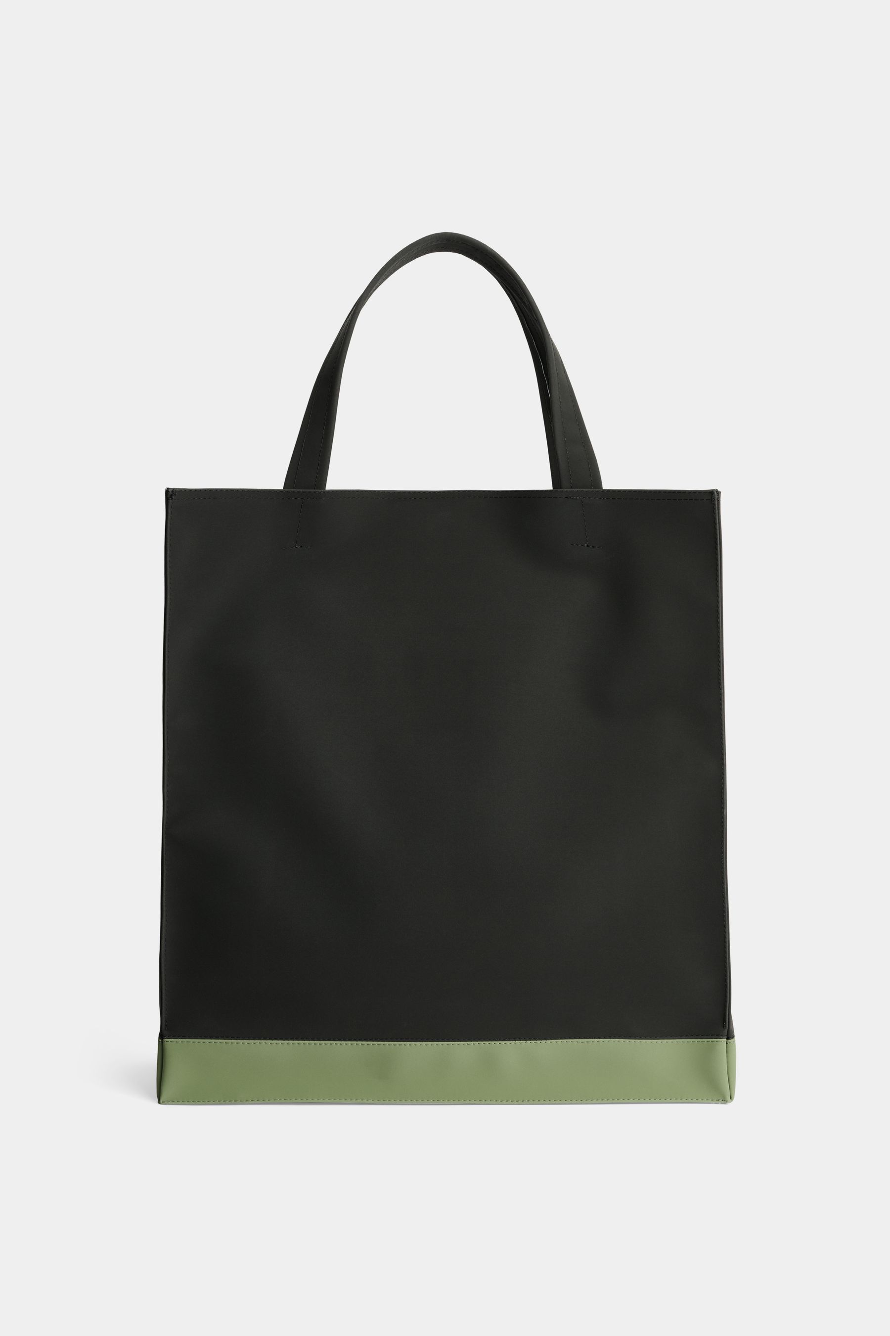 stutterheim stylist bag matte black/dry green accessories bags tote-bags