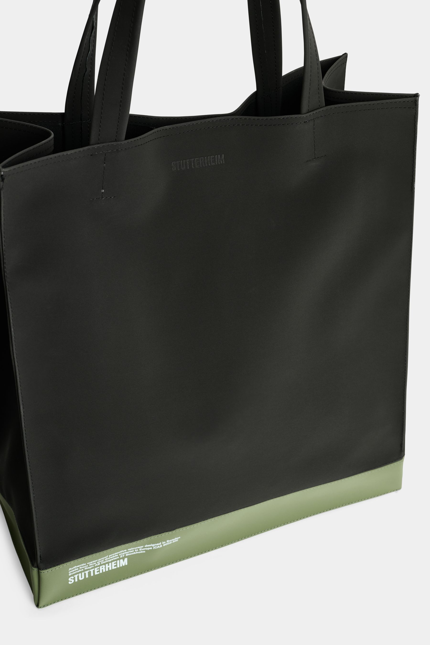 stutterheim stylist bag matte black/dry green accessories bags tote-bags