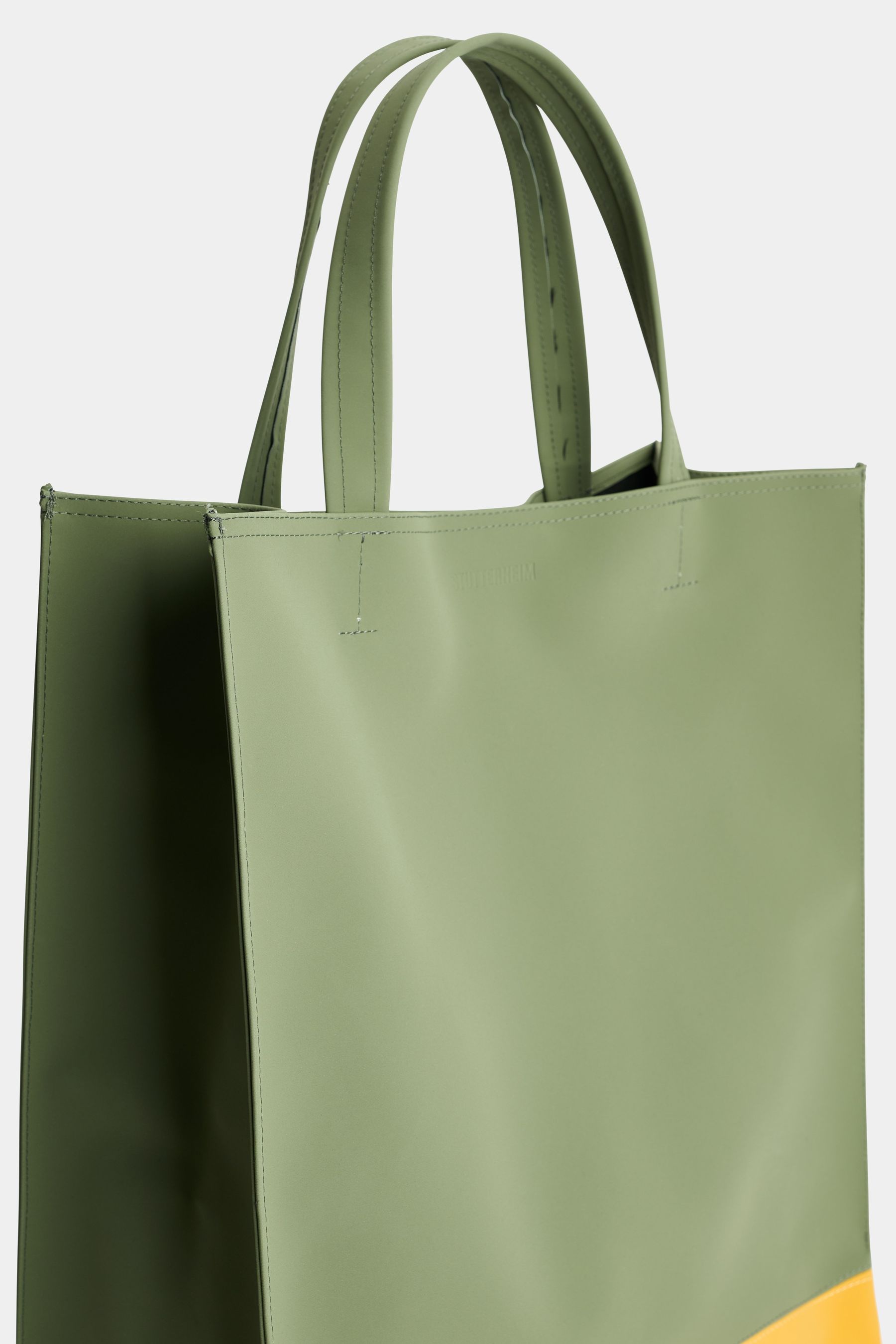stutterheim stylist bag matte dry green/warm honey accessories bags tote-bags