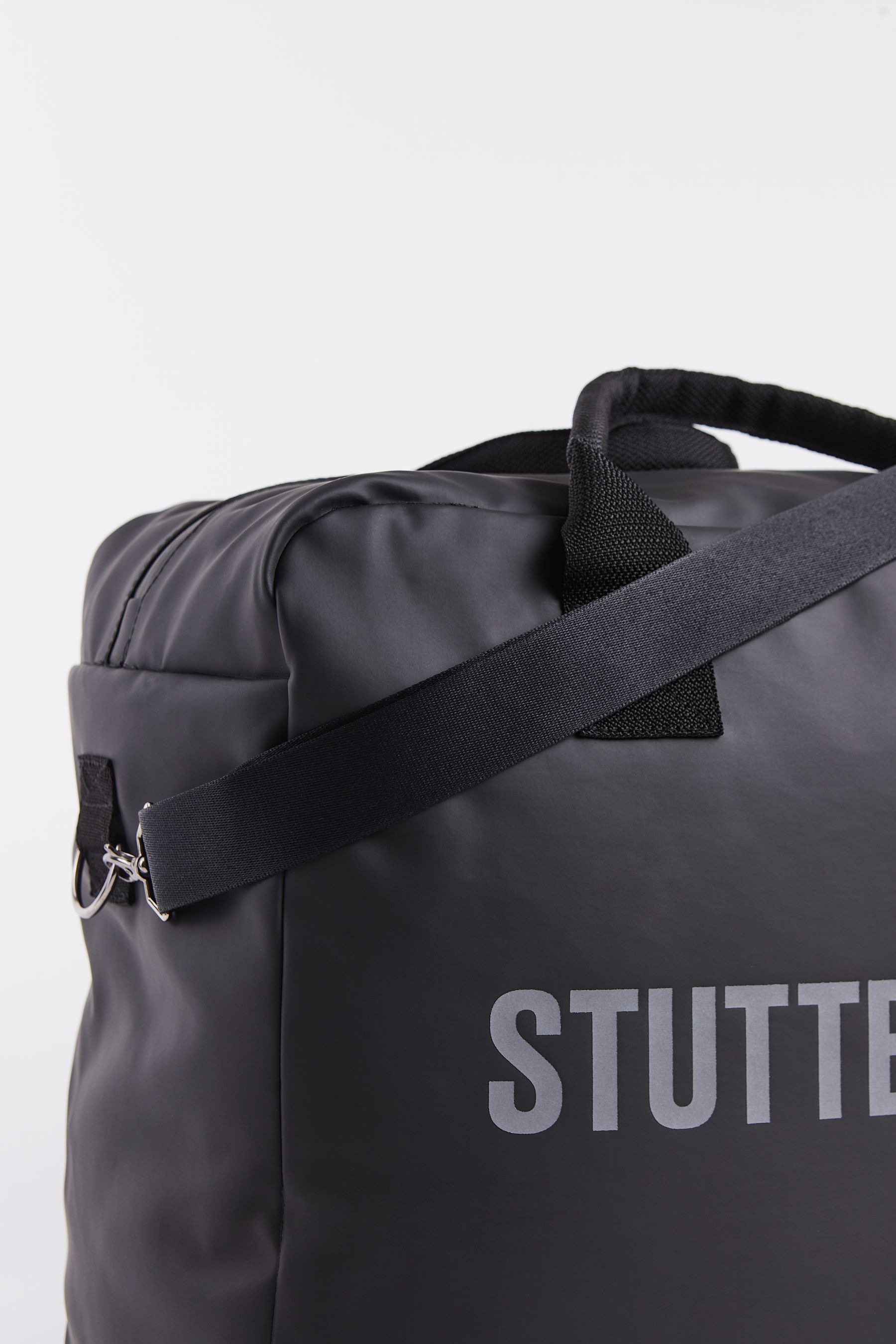 stutterheim svea box bag black accessories bags weekend-bags