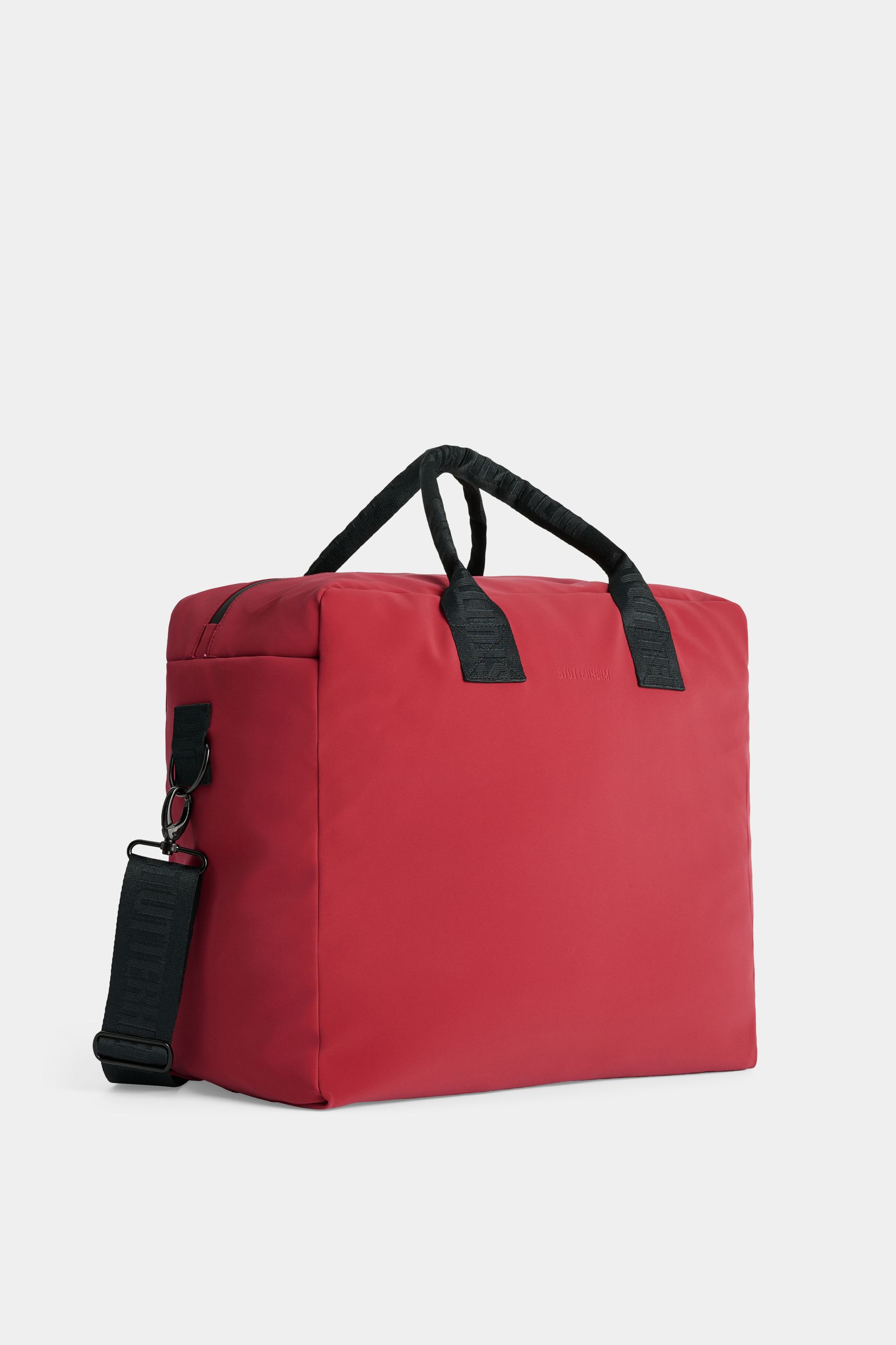 stutterheim svea box bag burgundy accessories bags weekend-bags