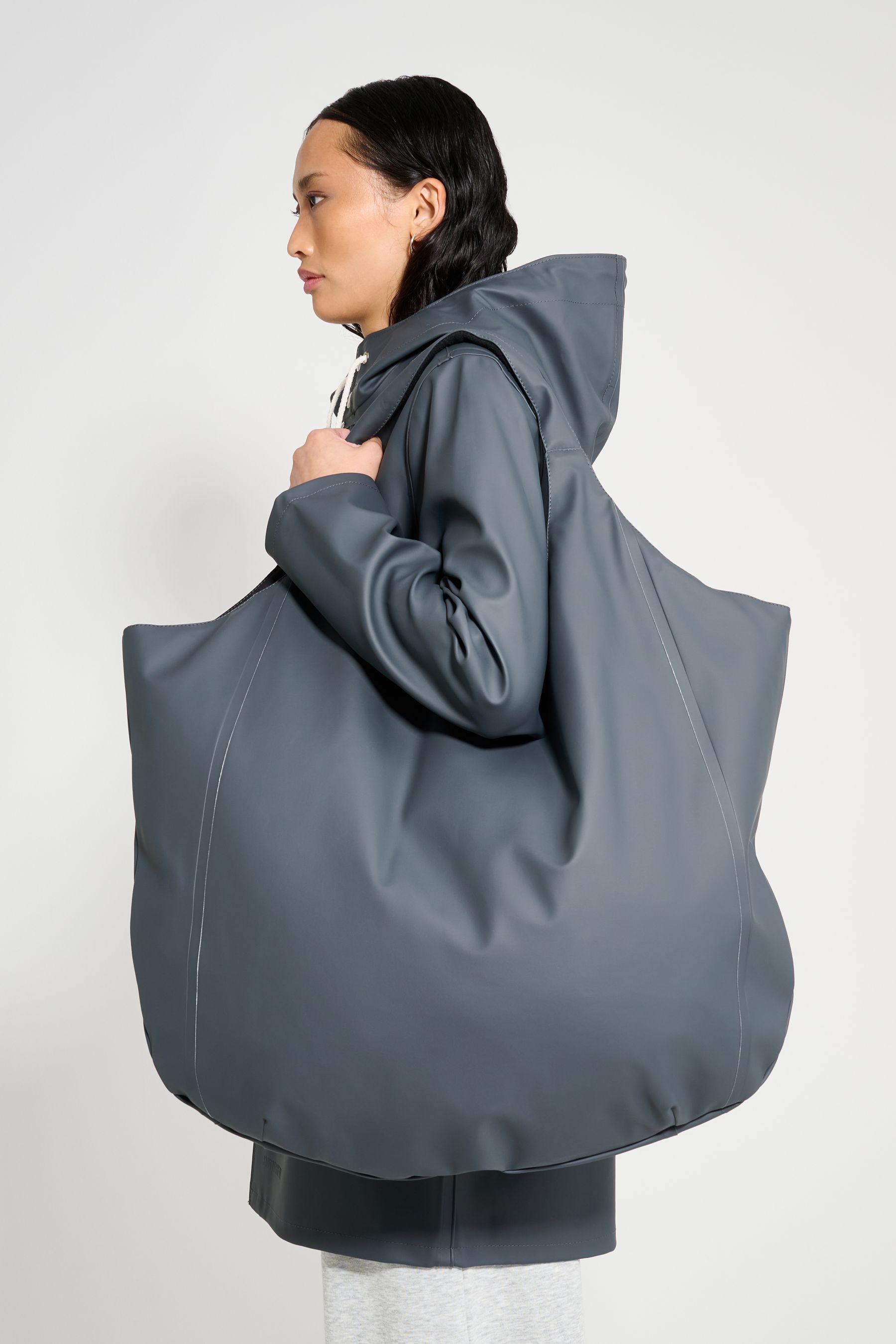 stutterheim svea puffer bag charcoal accessories bags tote-bags