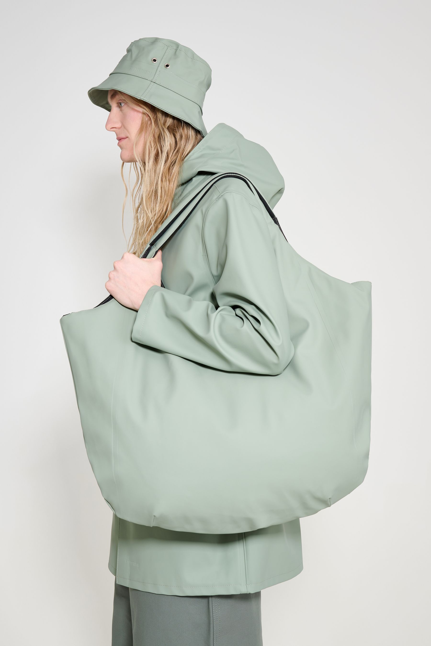 stutterheim svea puffer bag khaki green accessories bags tote-bags